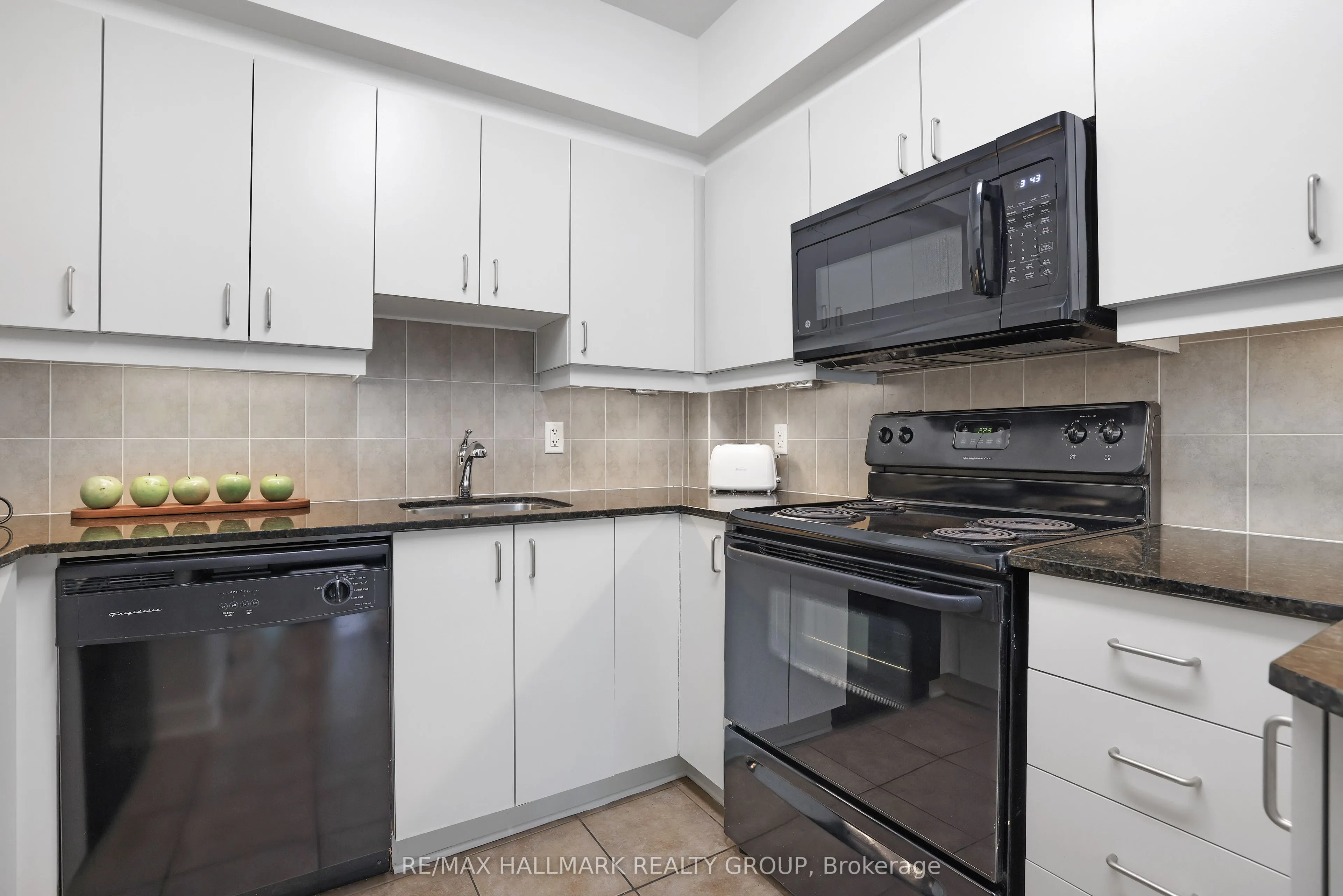 445 Laurier Avenue W, #405