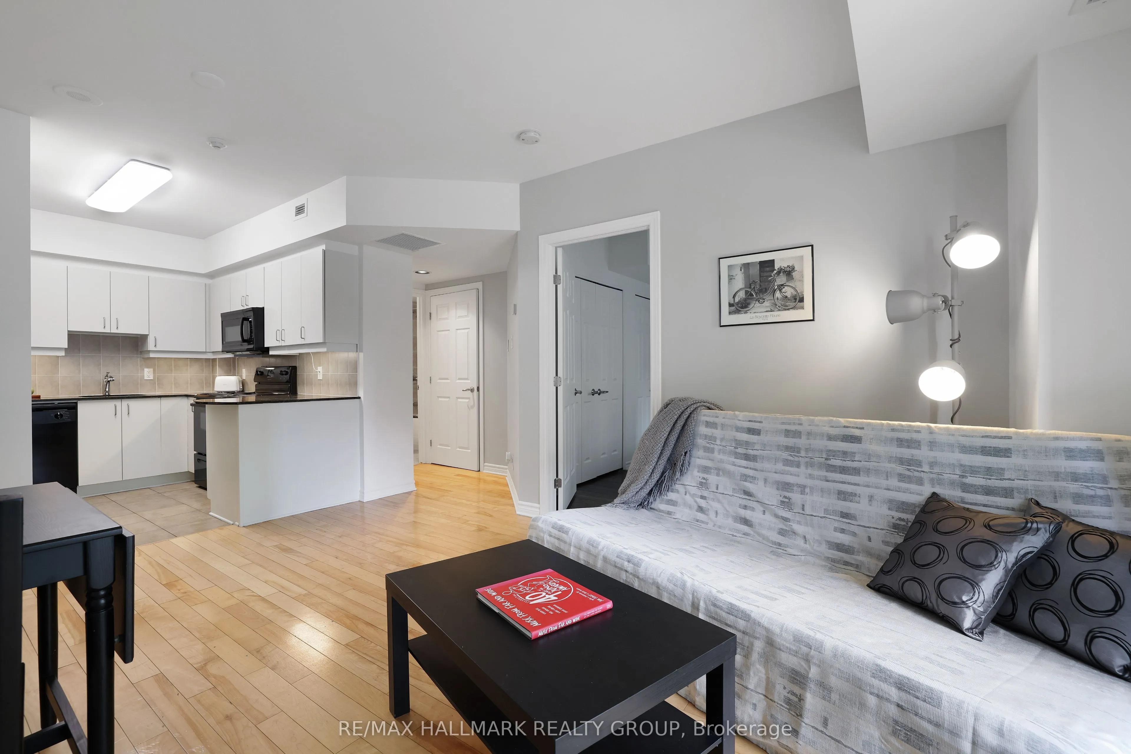 445 Laurier Avenue W, #405