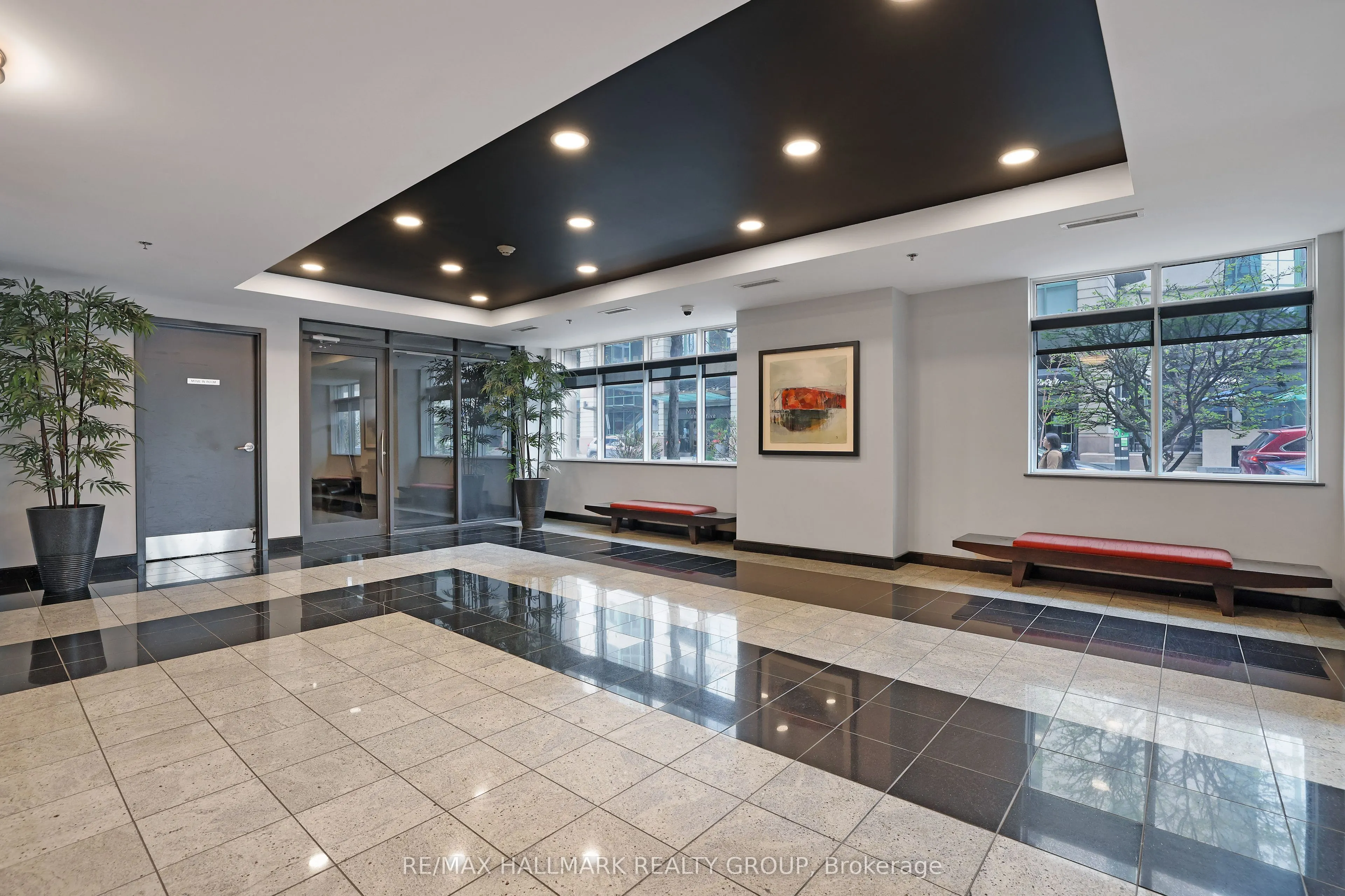 445 Laurier Avenue W, #405