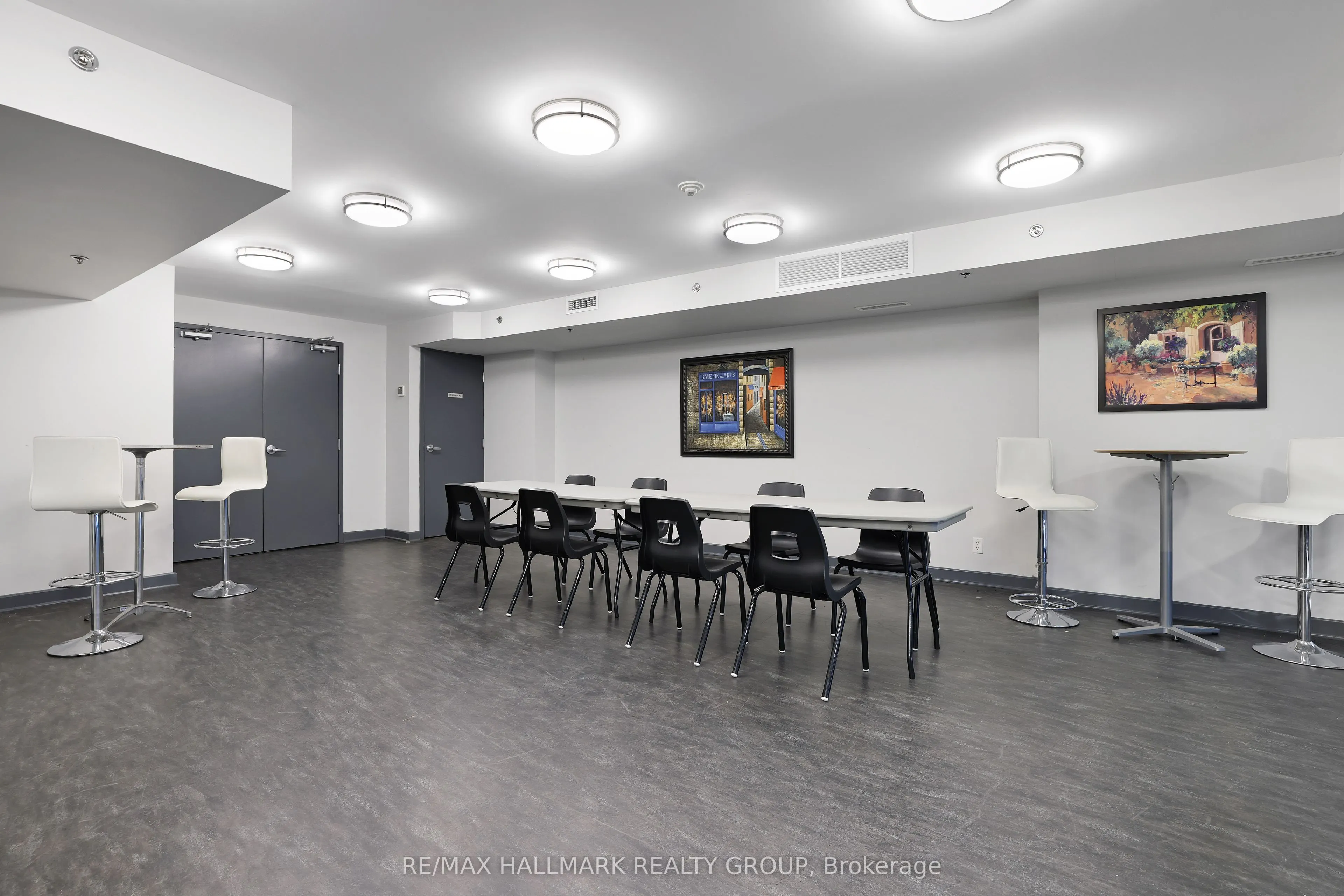 445 Laurier Avenue W, #405