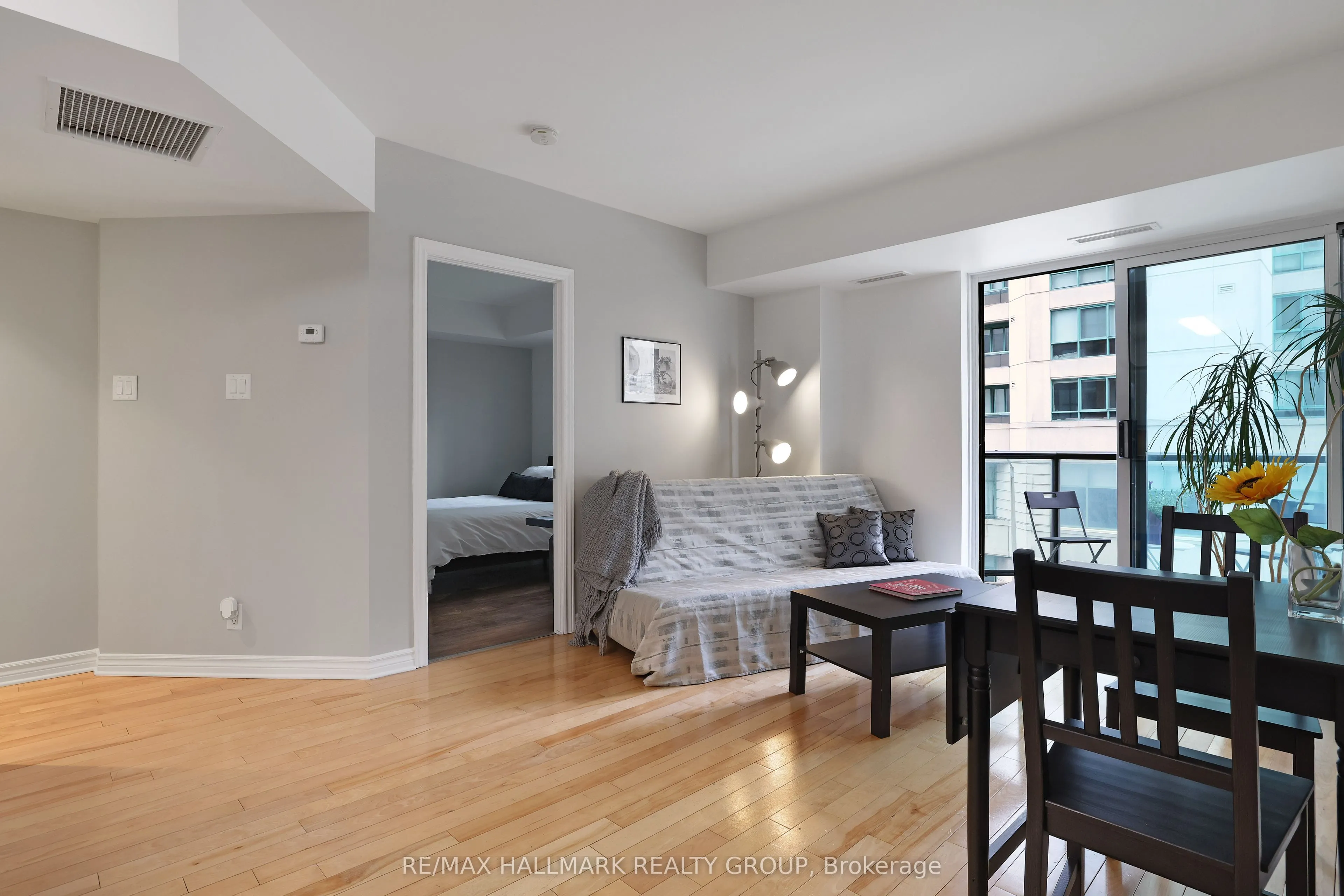 445 Laurier Avenue W, #405