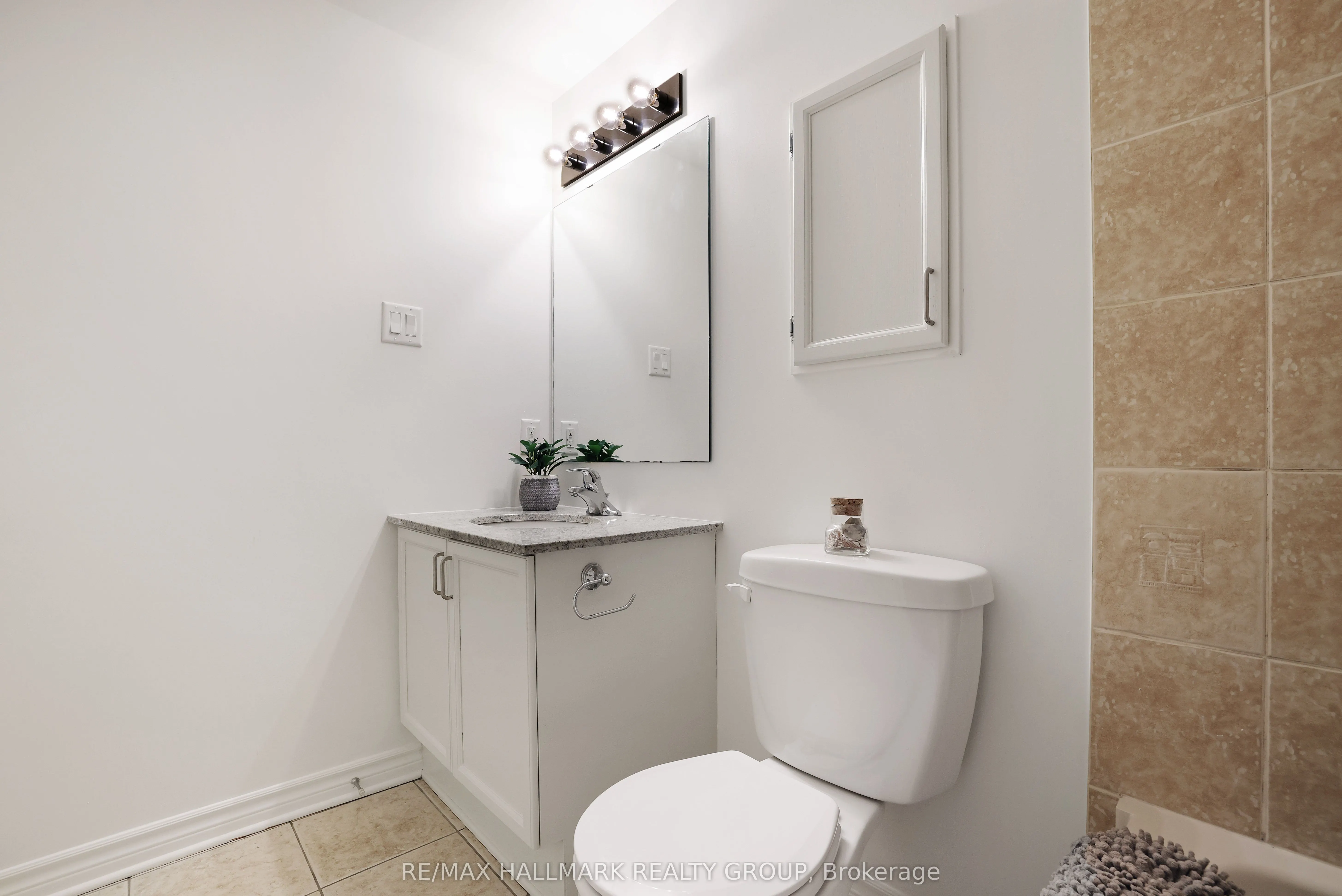 445 Laurier Avenue W, #405