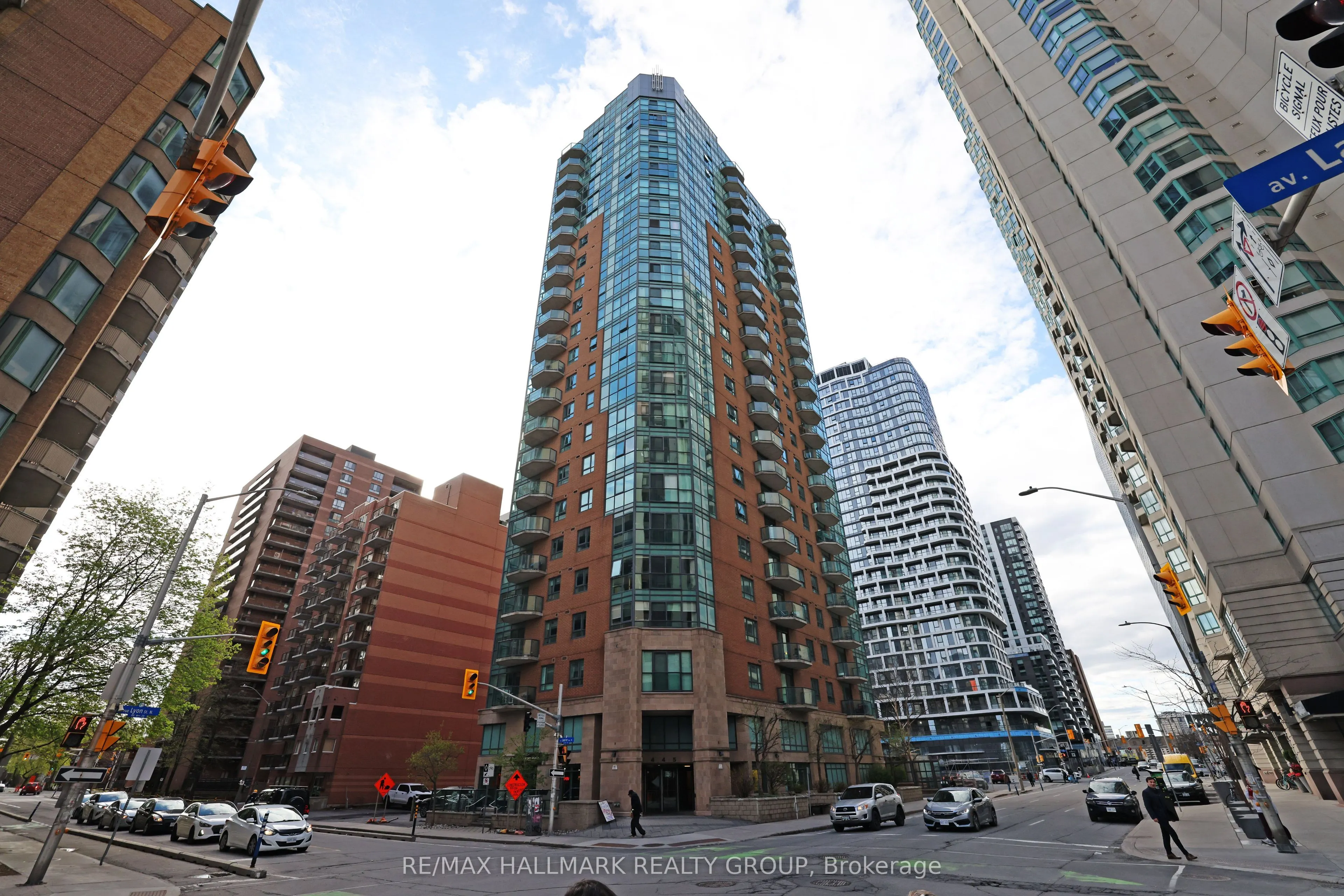 445 Laurier Avenue W, #405