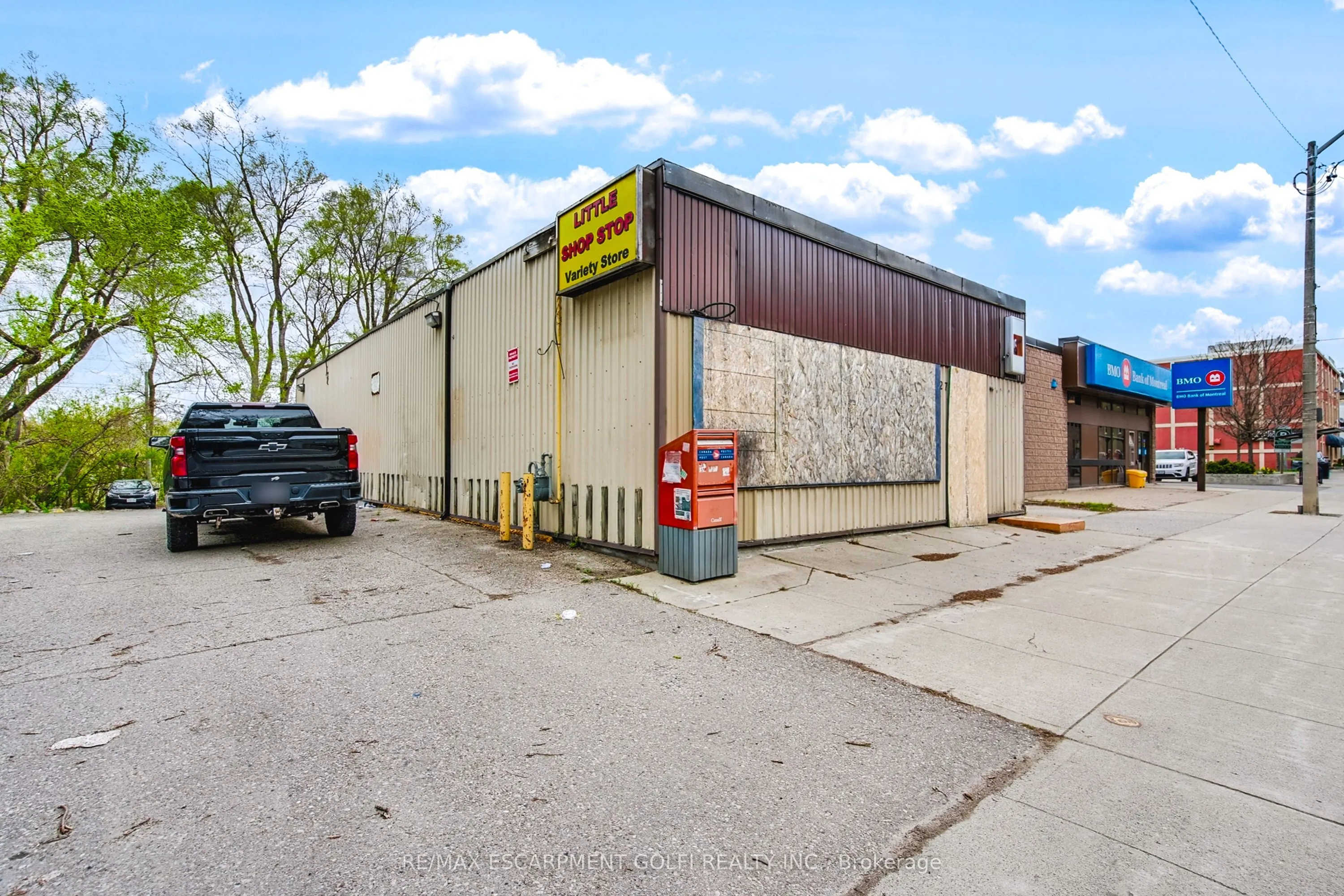 27-29 Queen Street W