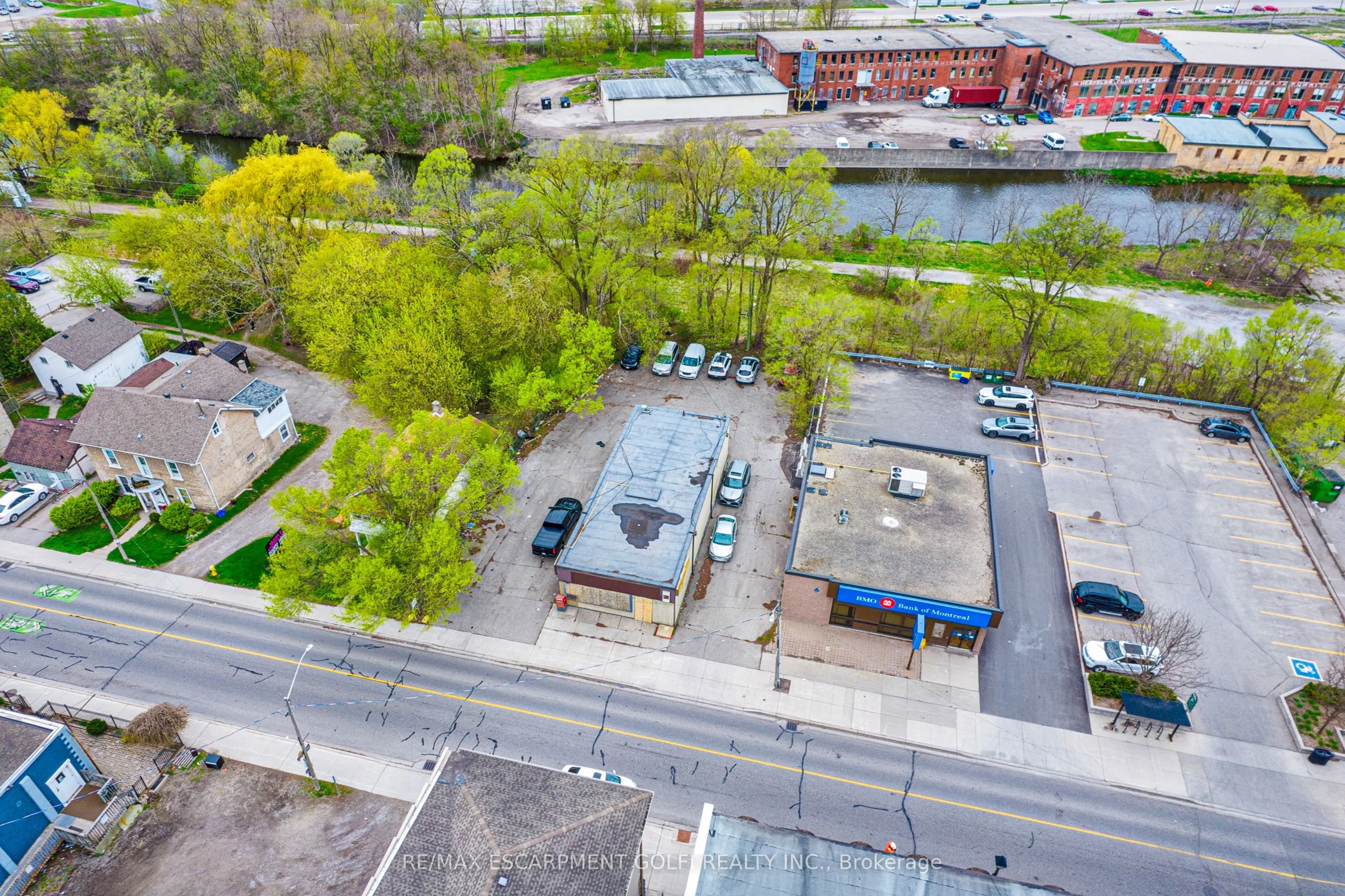 27-29 Queen Street W