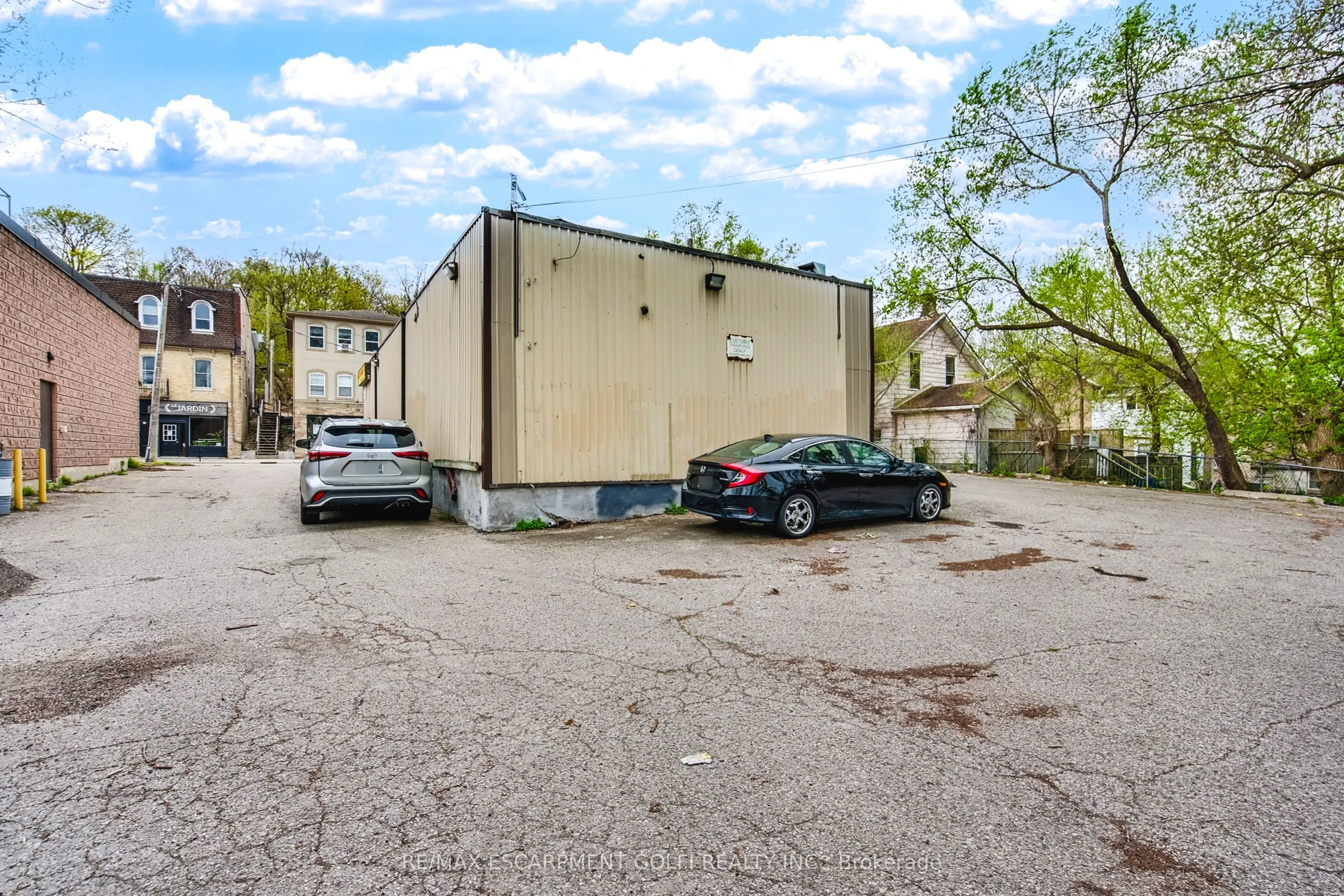 27-29 Queen Street W