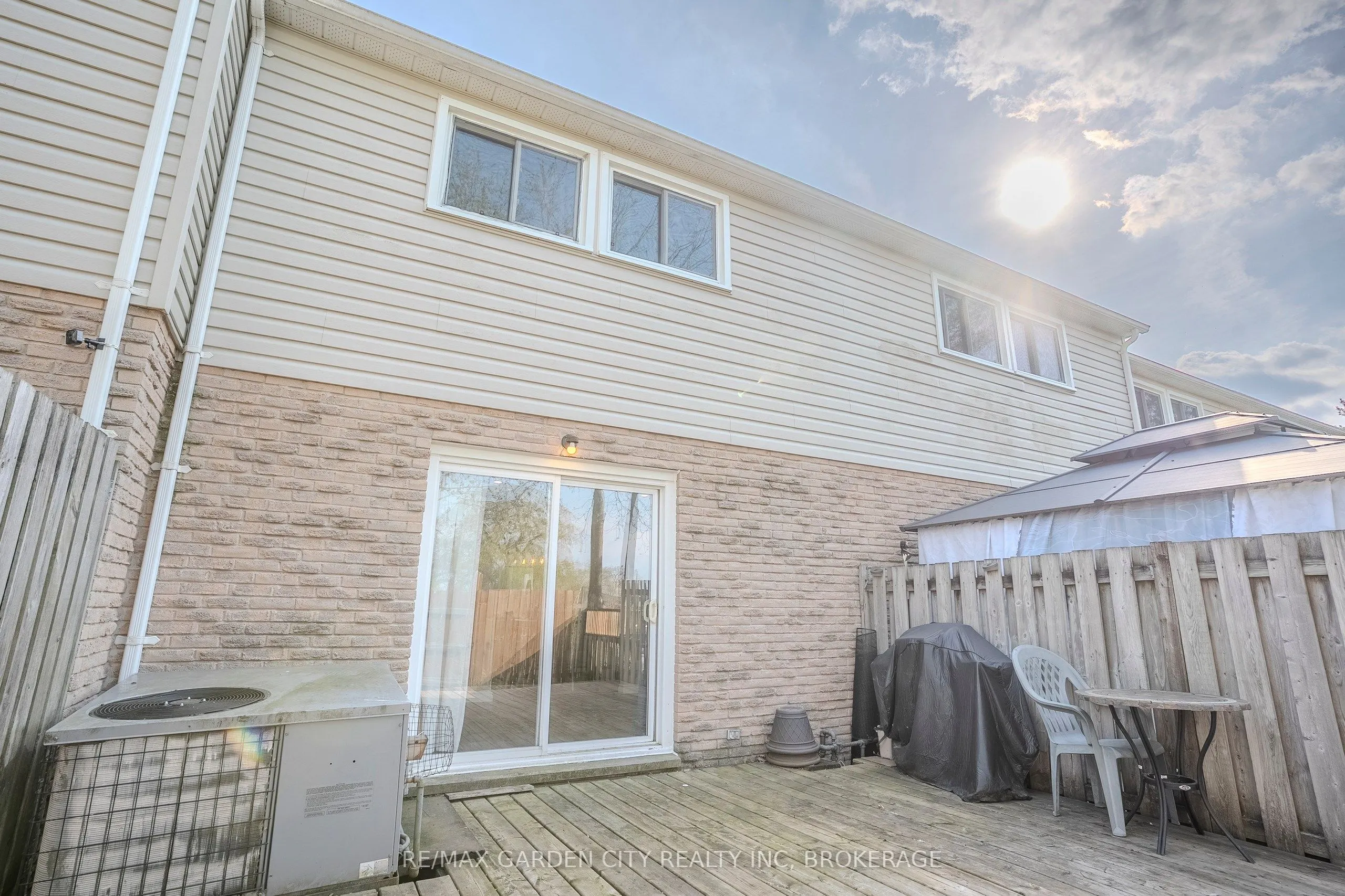 149 St. Catharines Street, #15