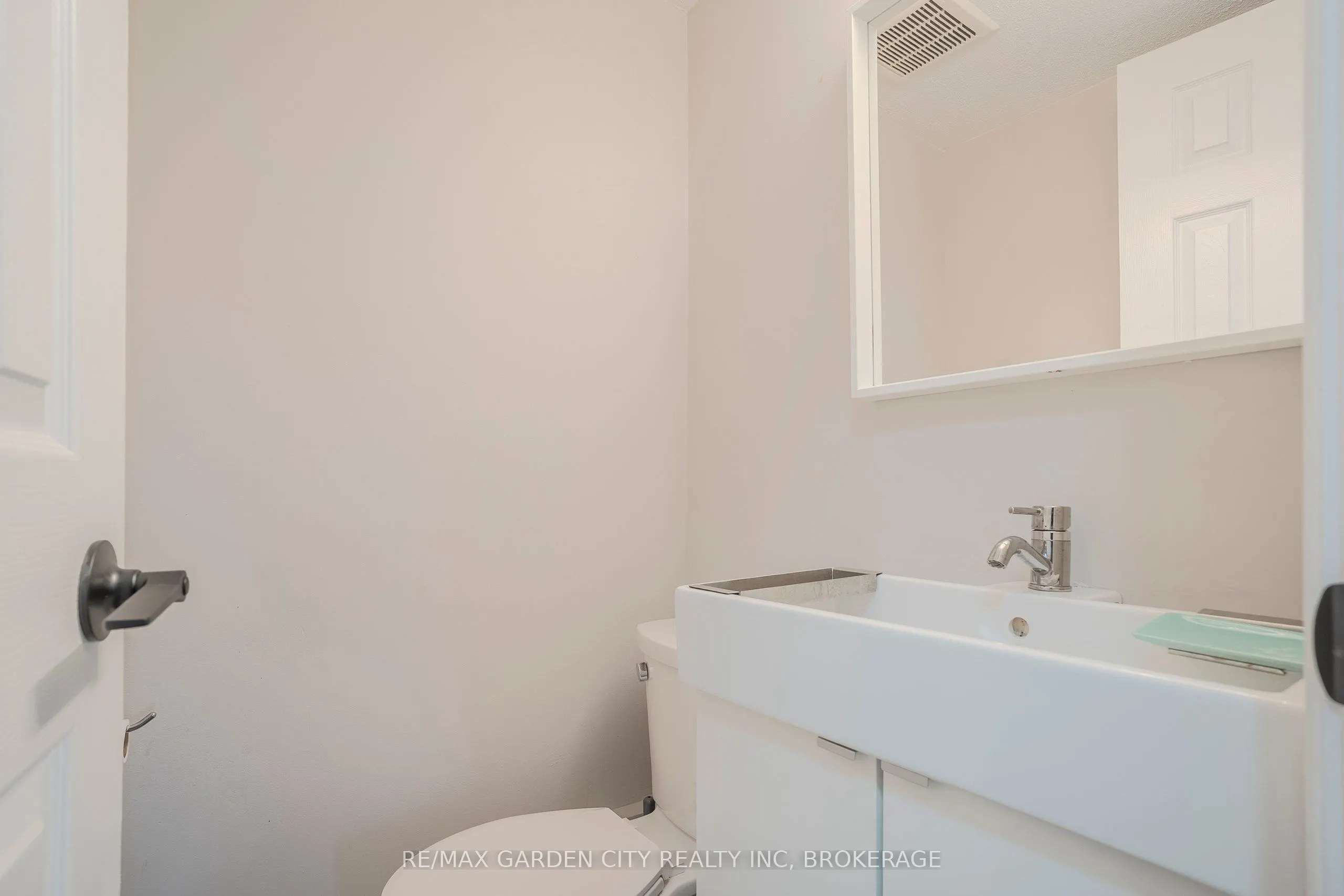 149 St. Catharines Street, #15