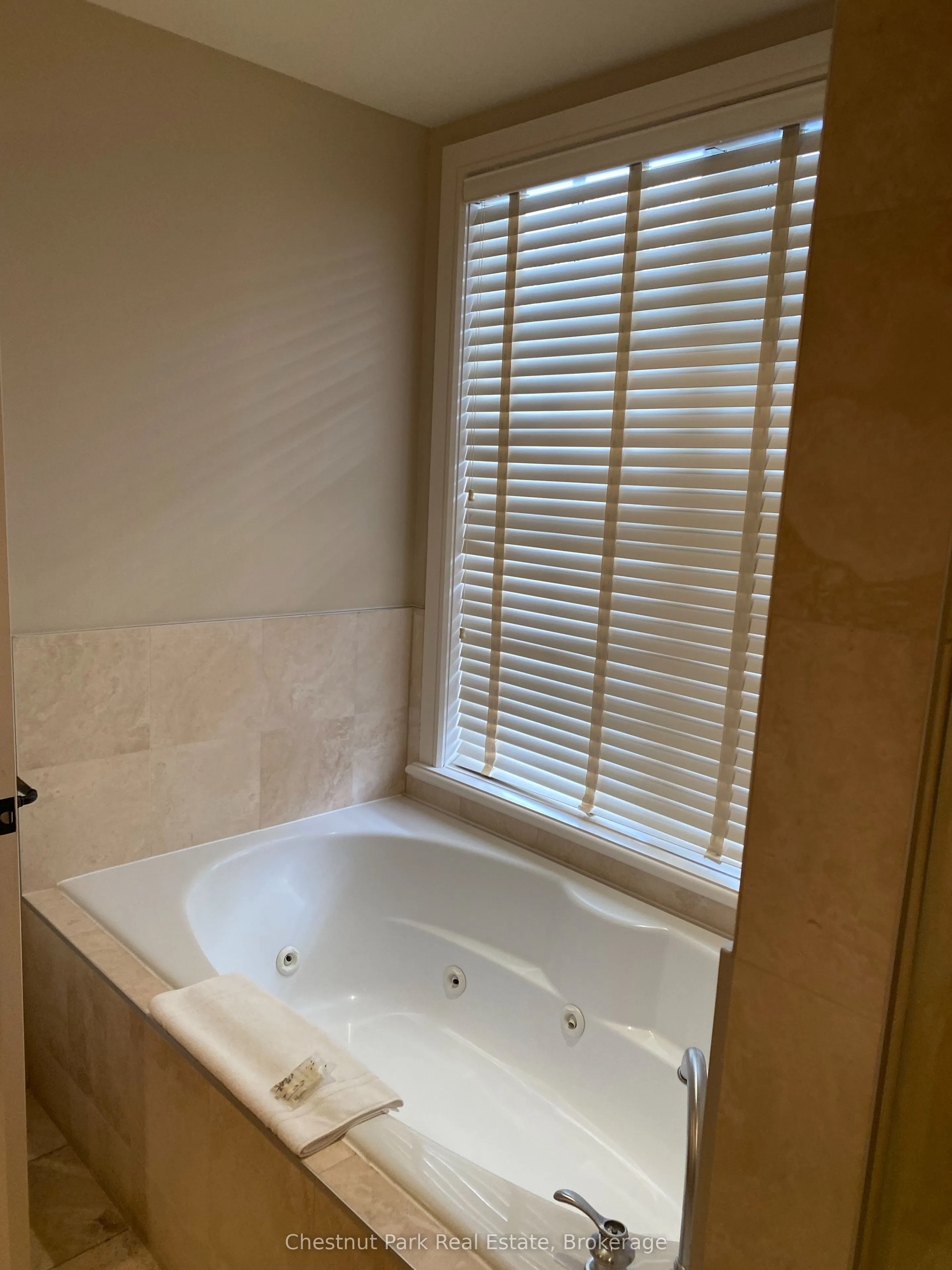 101 GLEN ABBEY Way #3