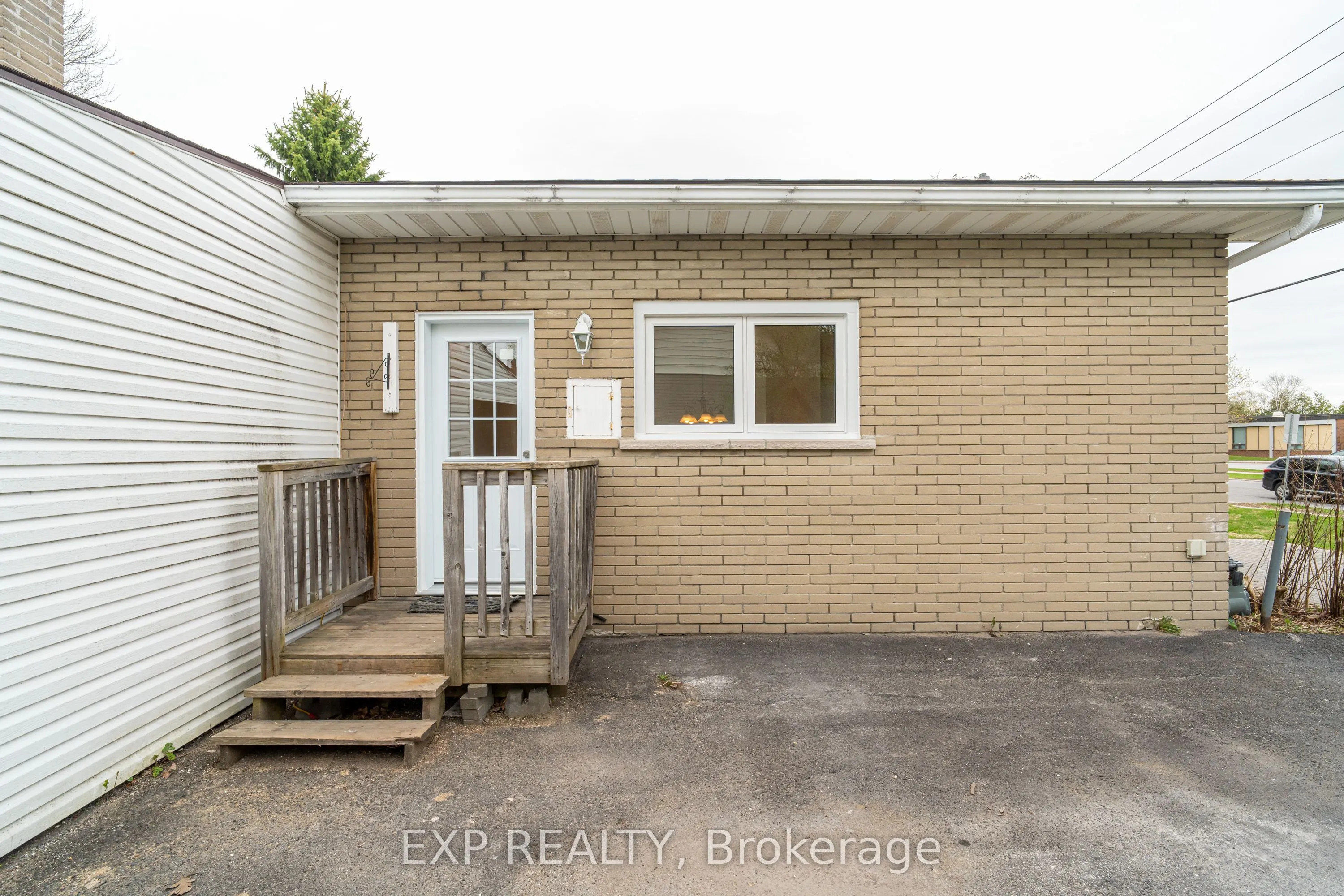 120 Knoxdale Road