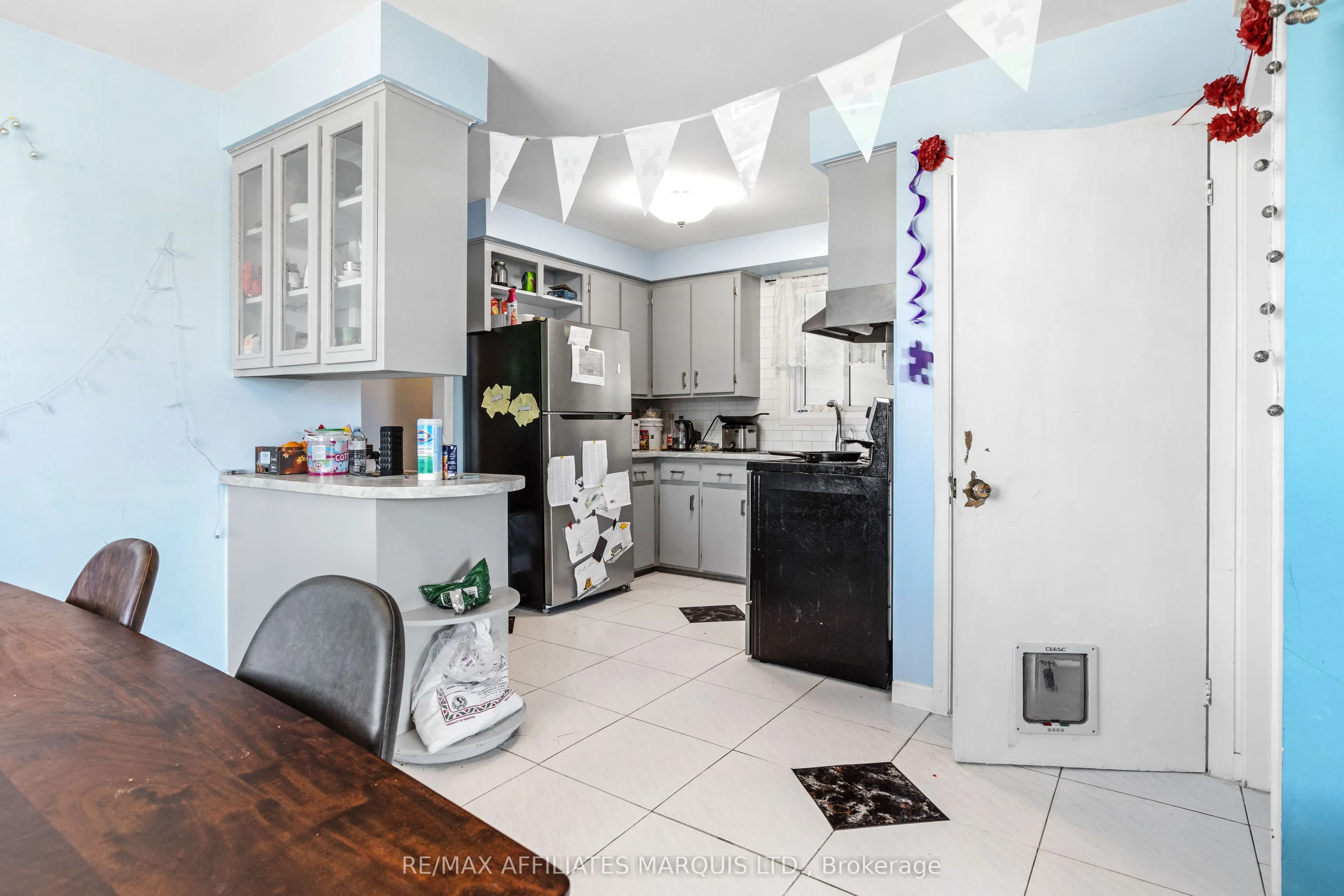1409 SECOND Street E
