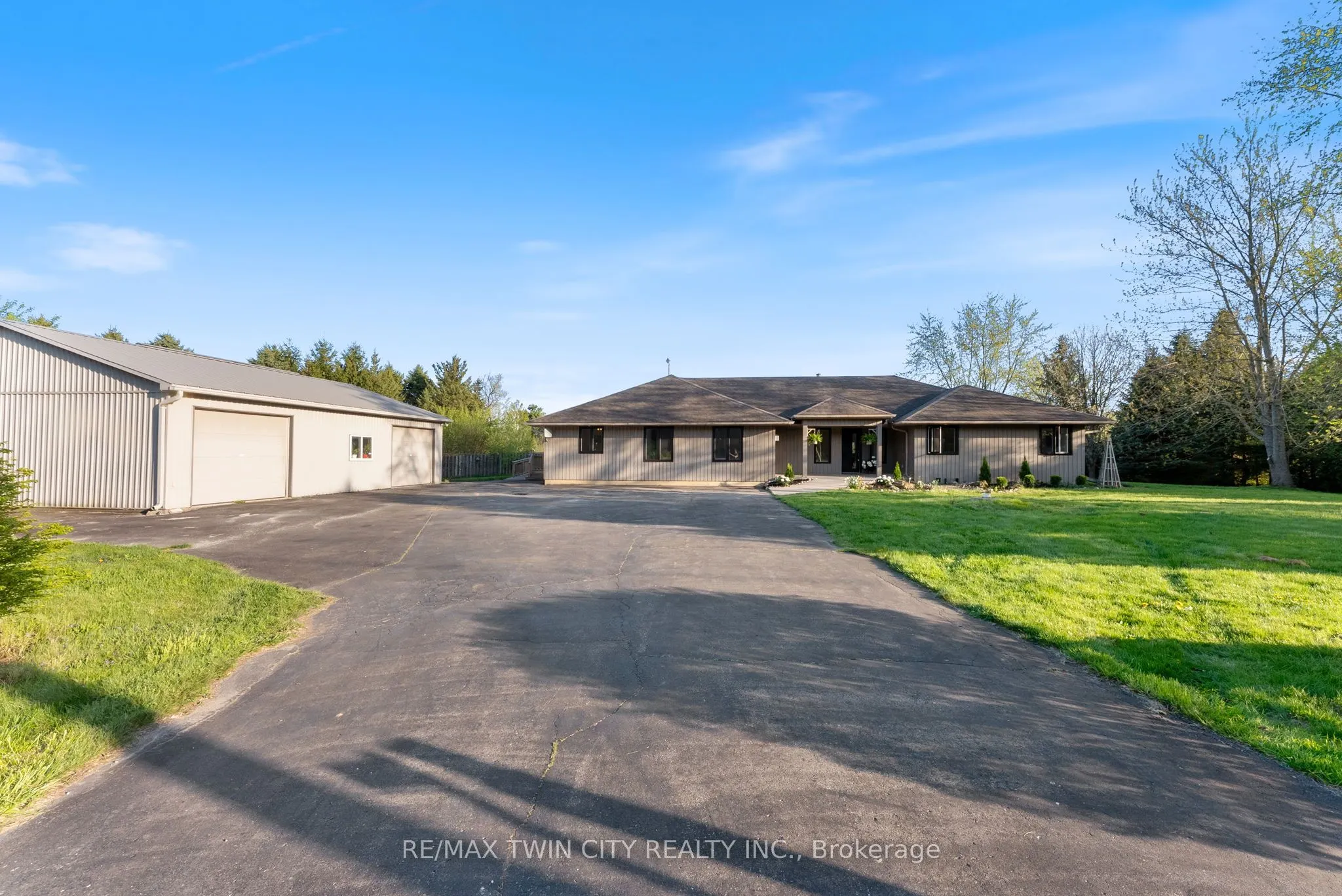 37 River Road