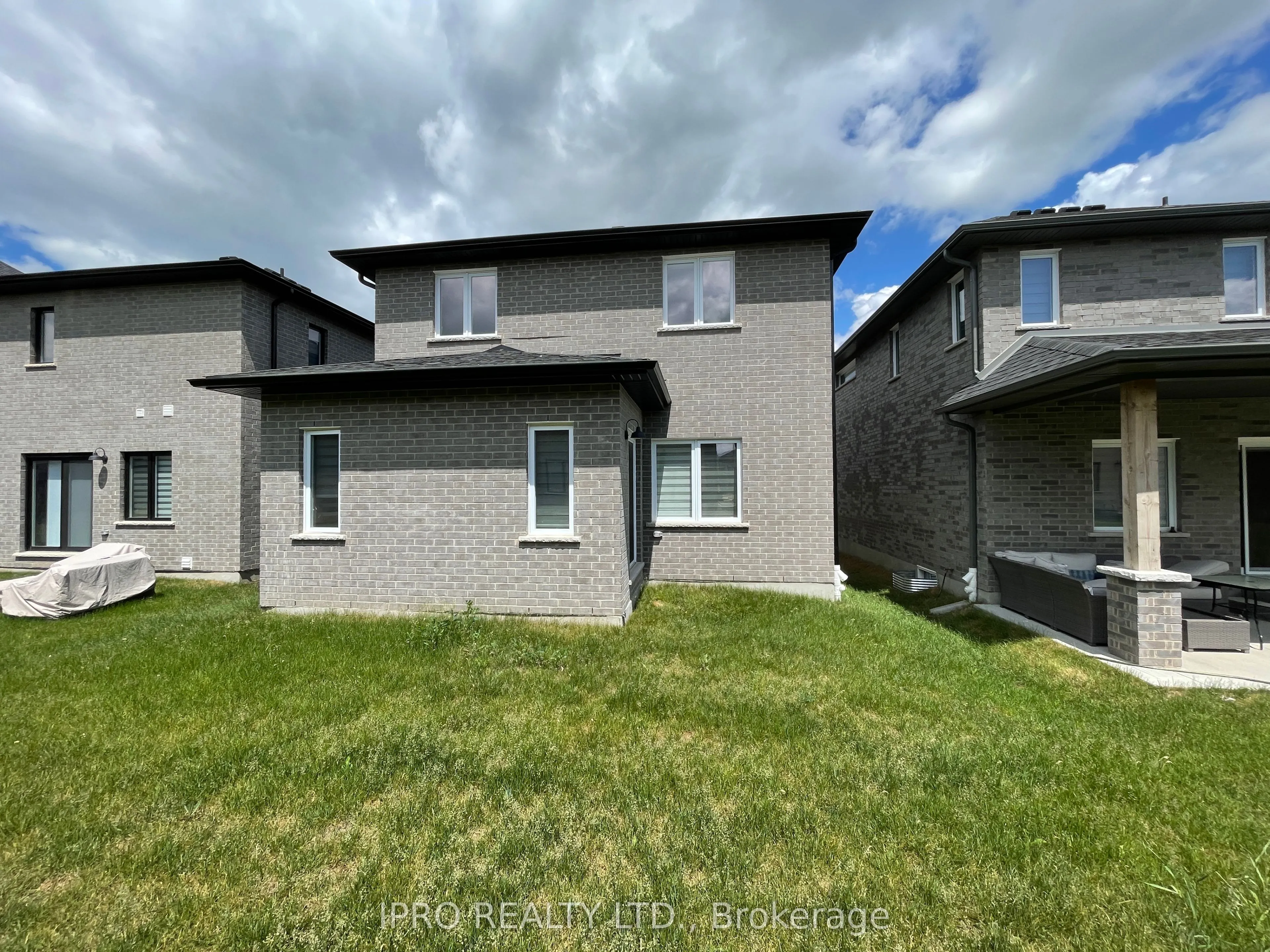 516 Doonwoods Crescent W