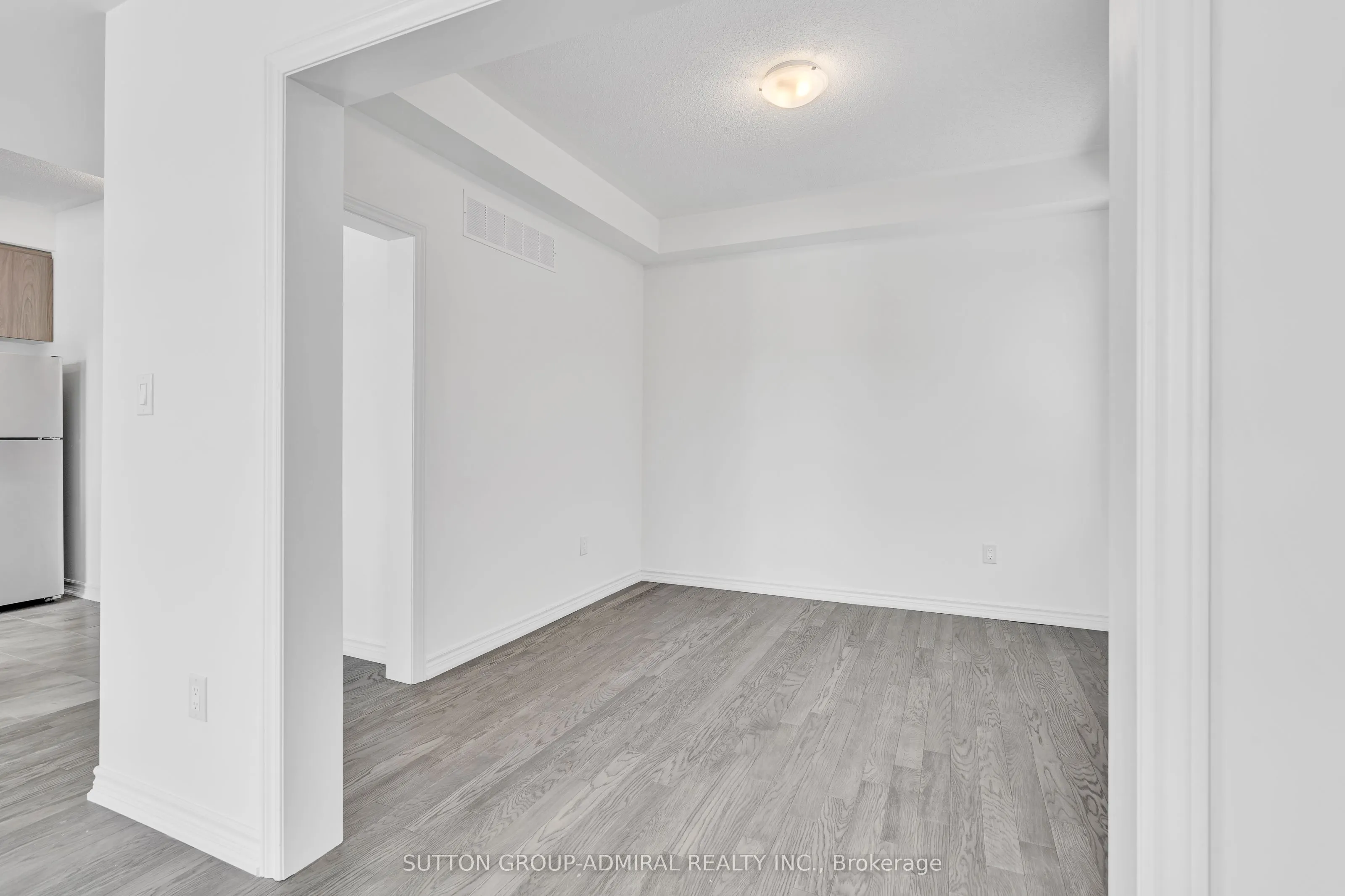 32 Hillcroft Way