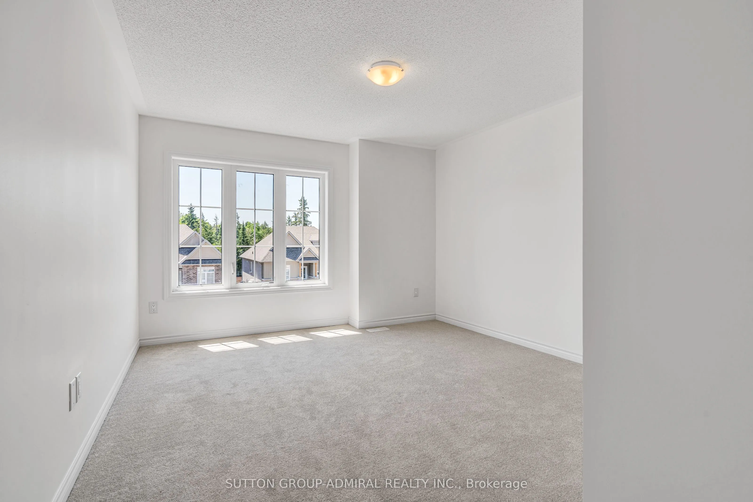 32 Hillcroft Way
