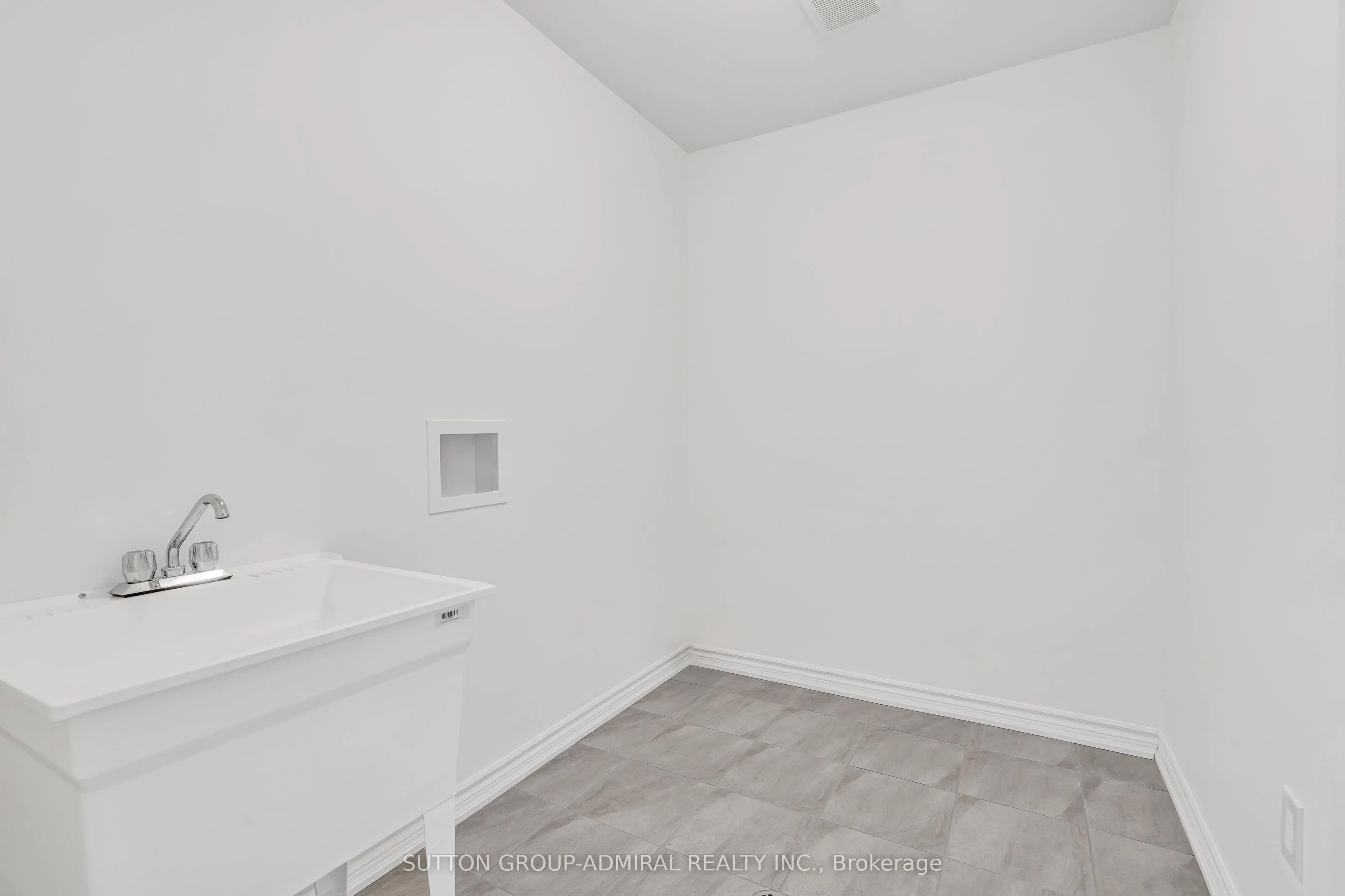 32 Hillcroft Way