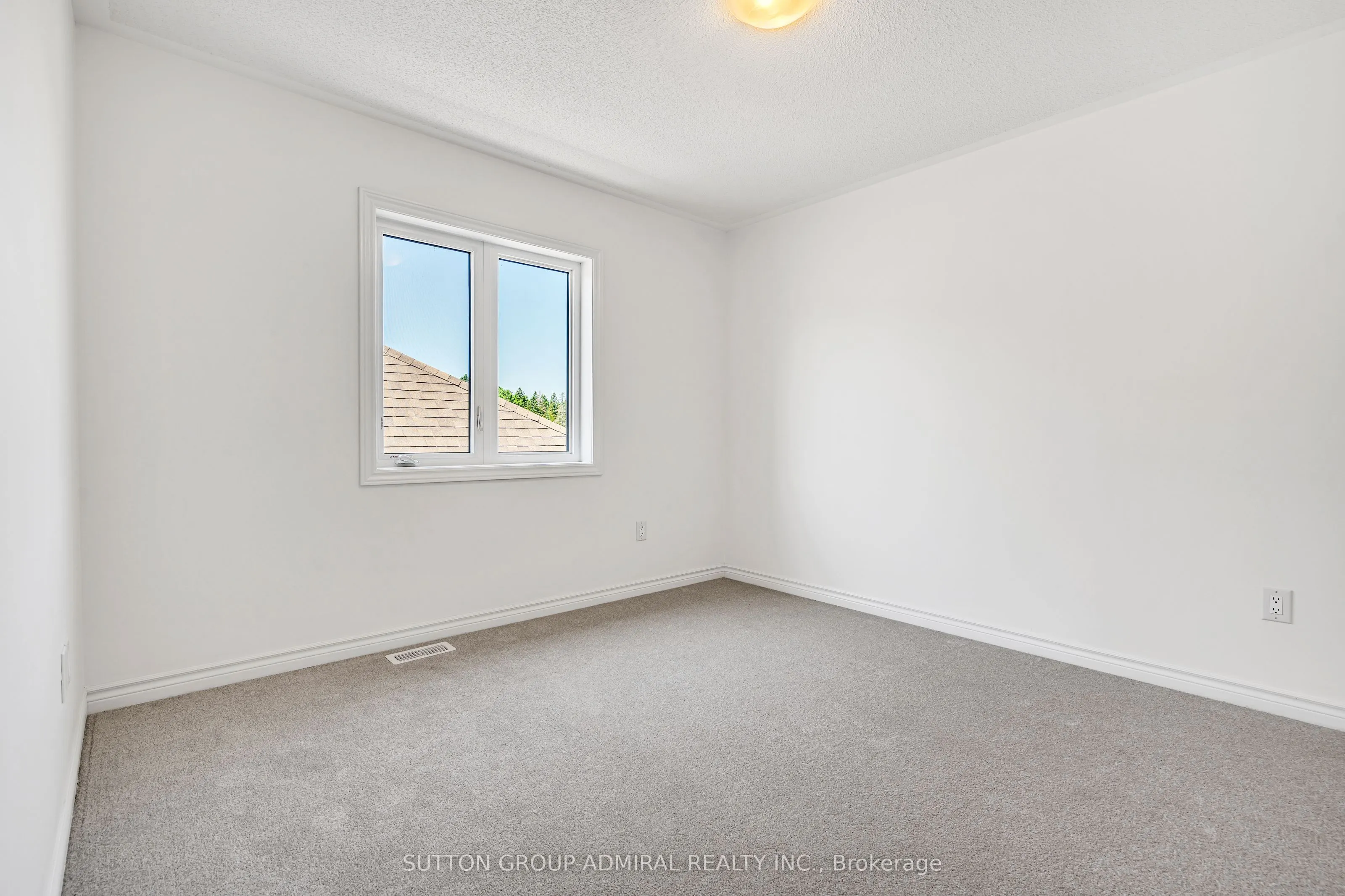 32 Hillcroft Way