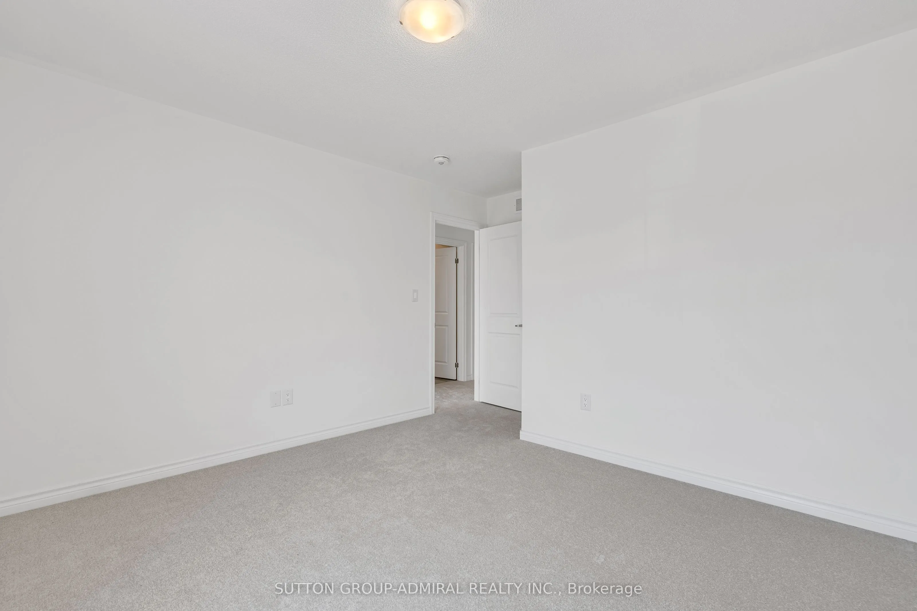 32 Hillcroft Way