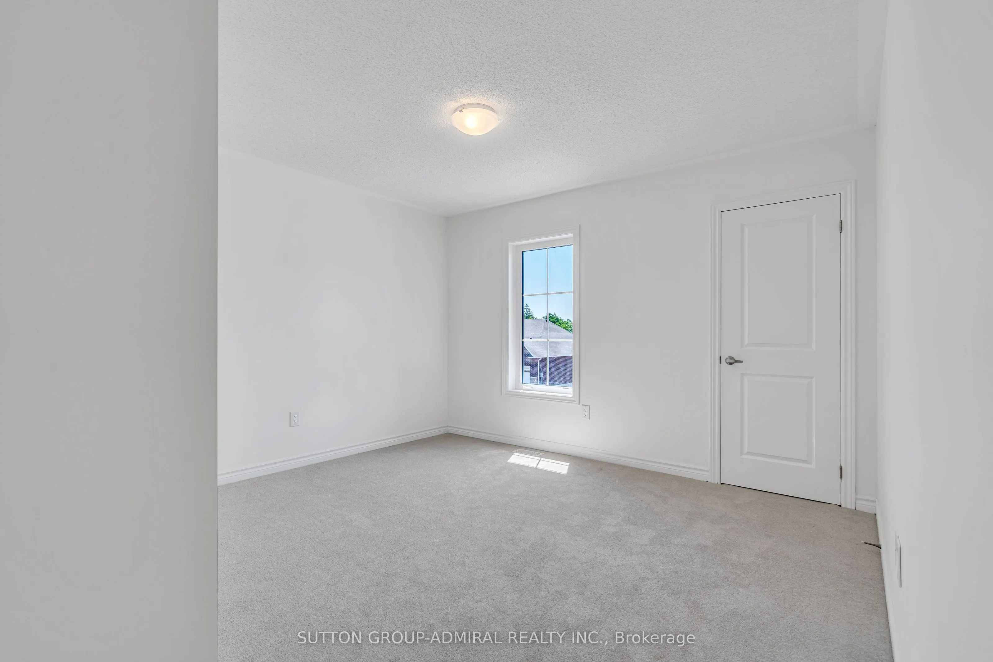 32 Hillcroft Way