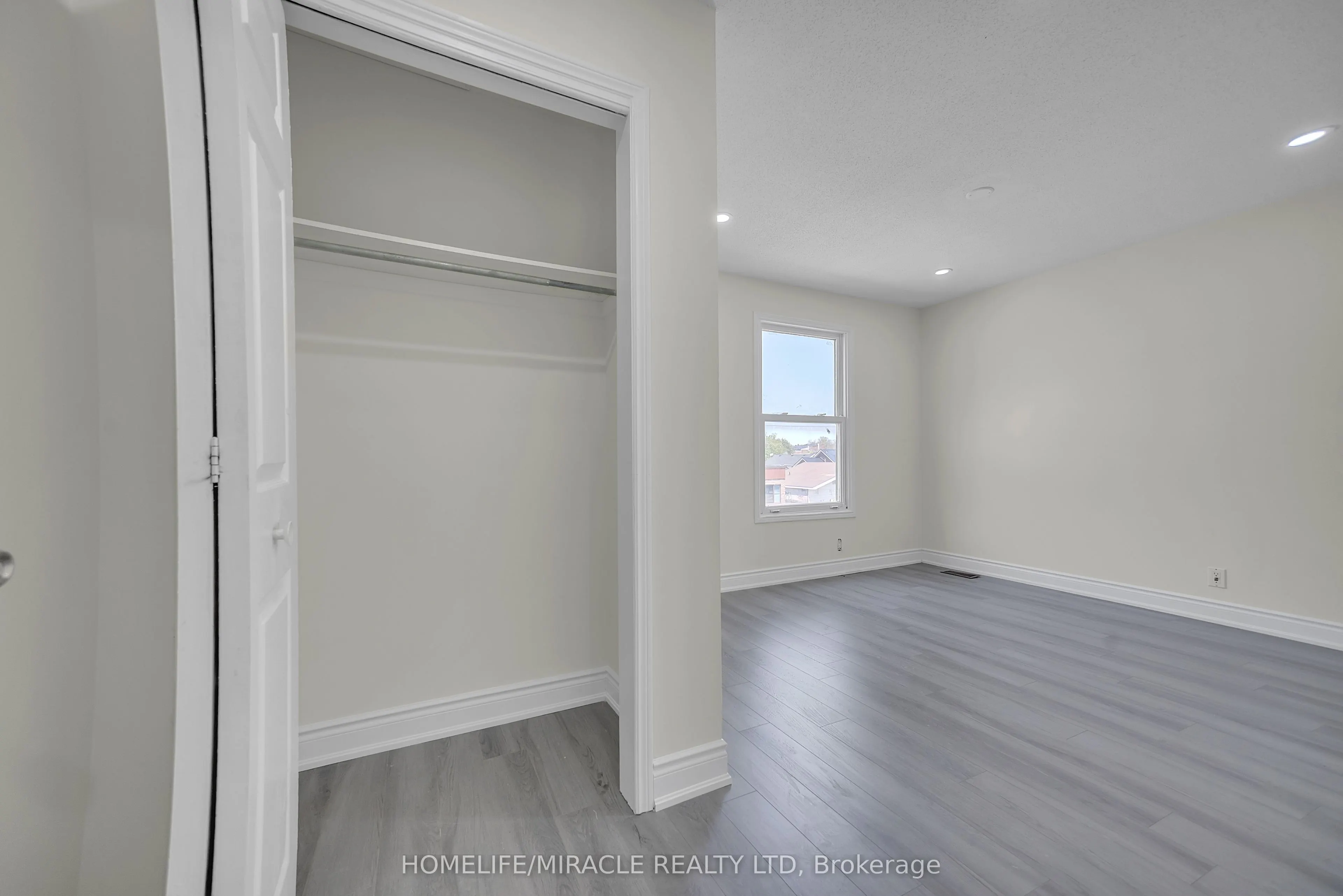 35 Bridge Street W
