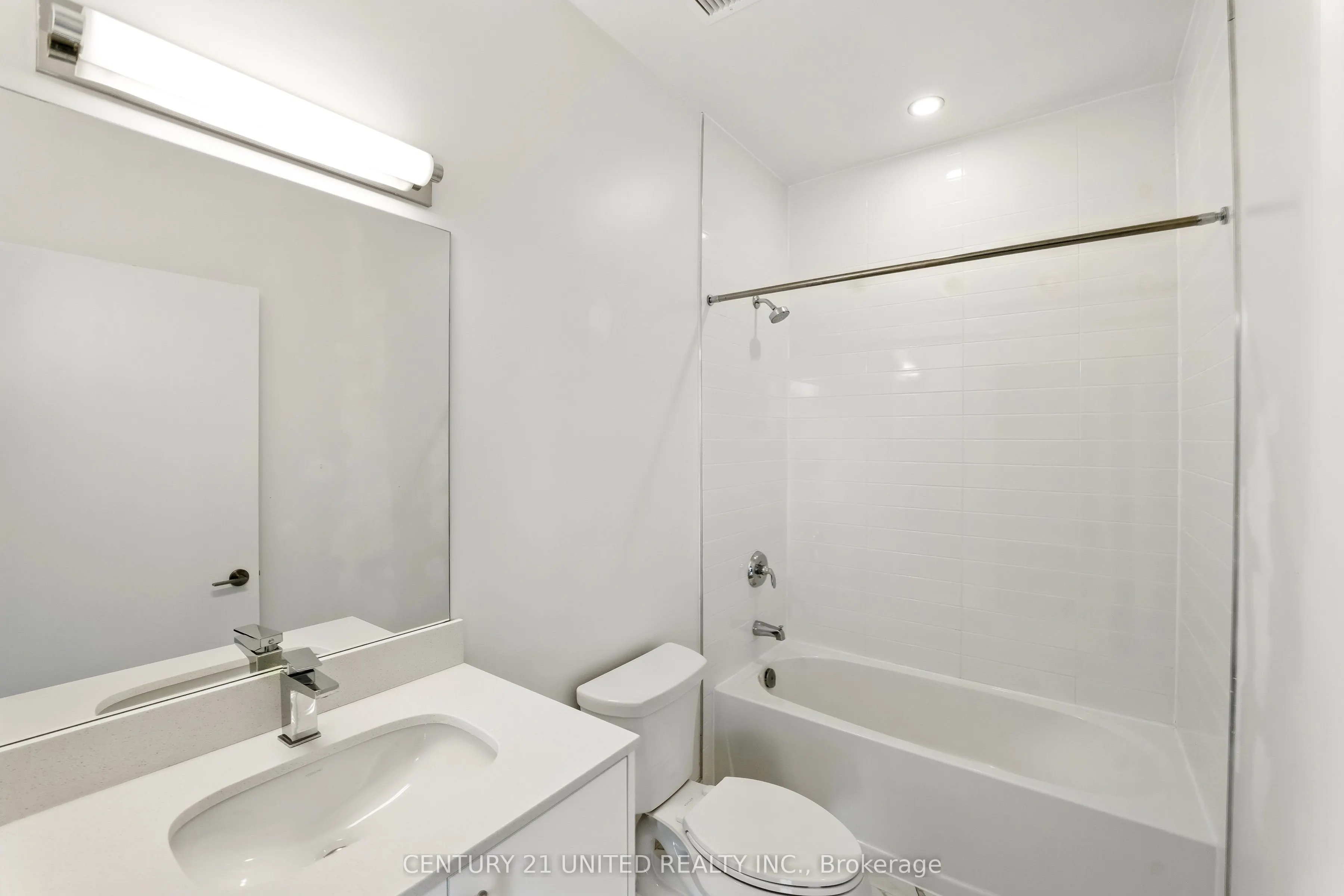 475 George Street N, #202