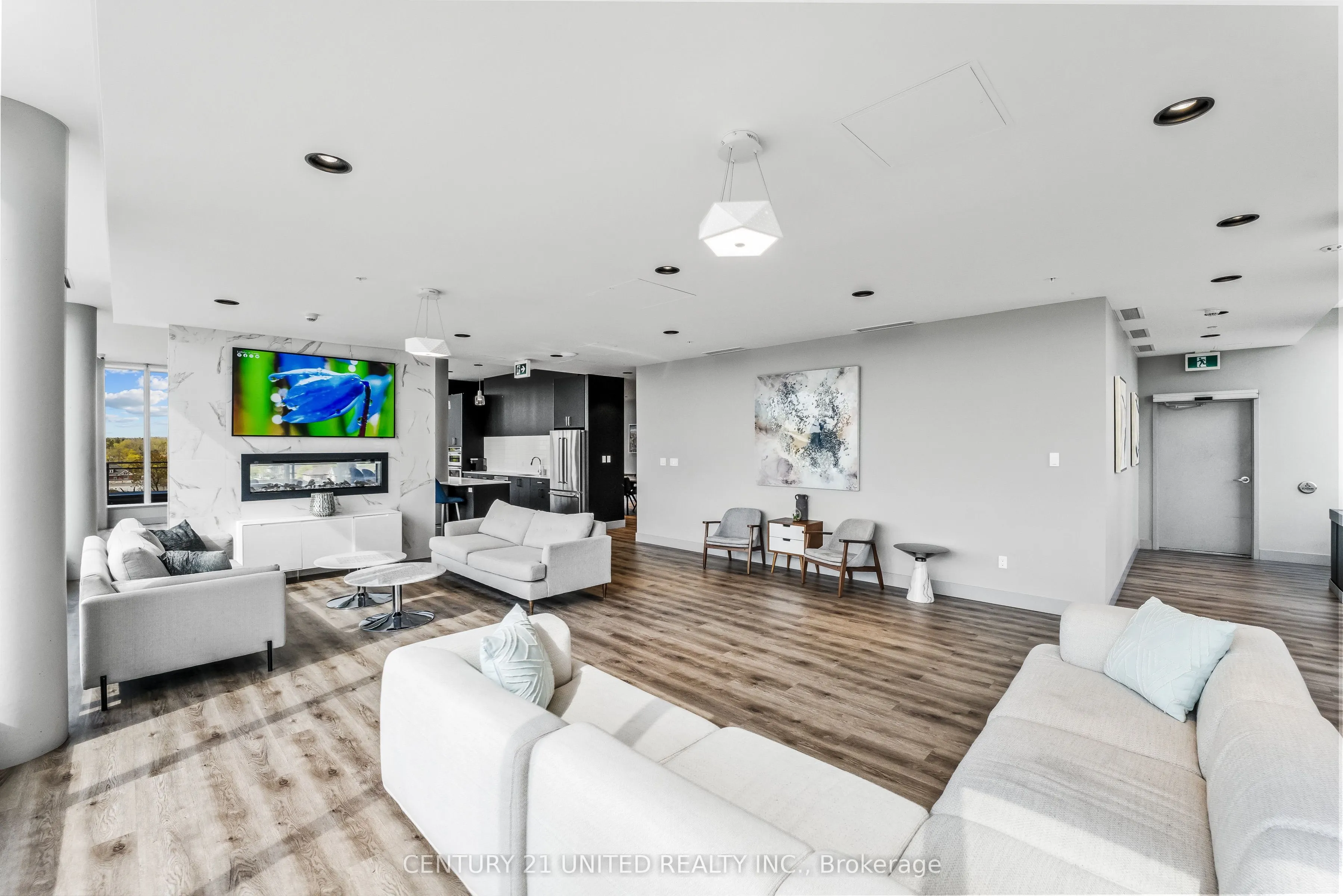 475 George Street N, #202