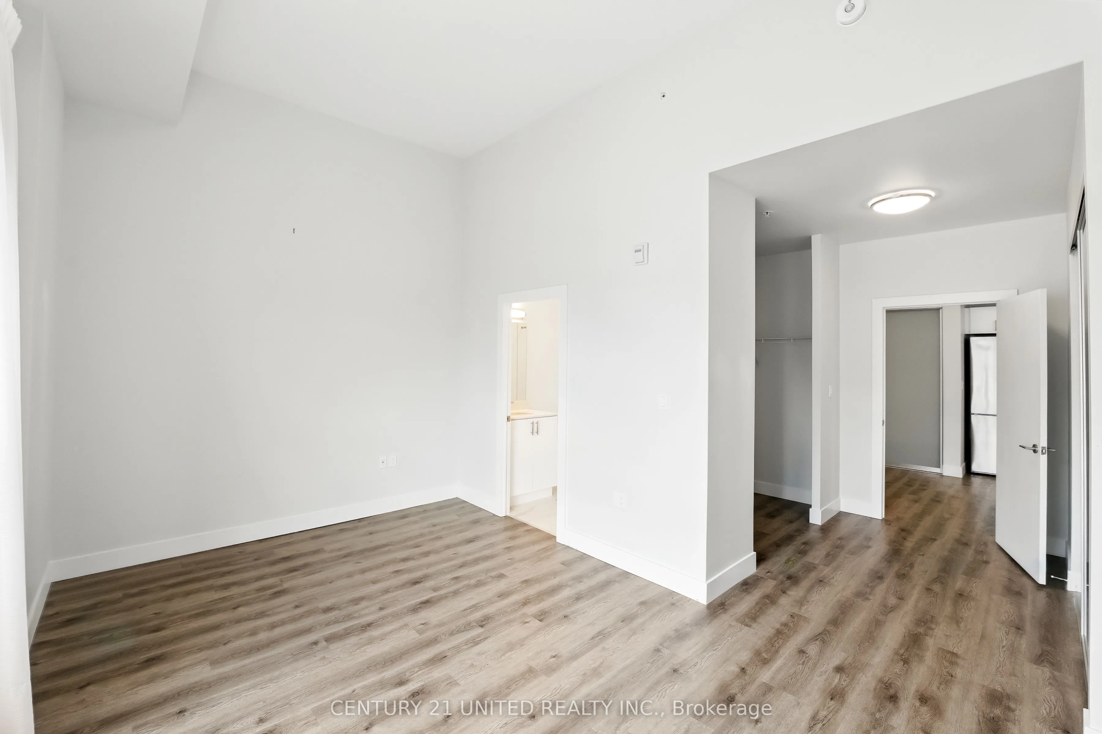 475 George Street N, #202