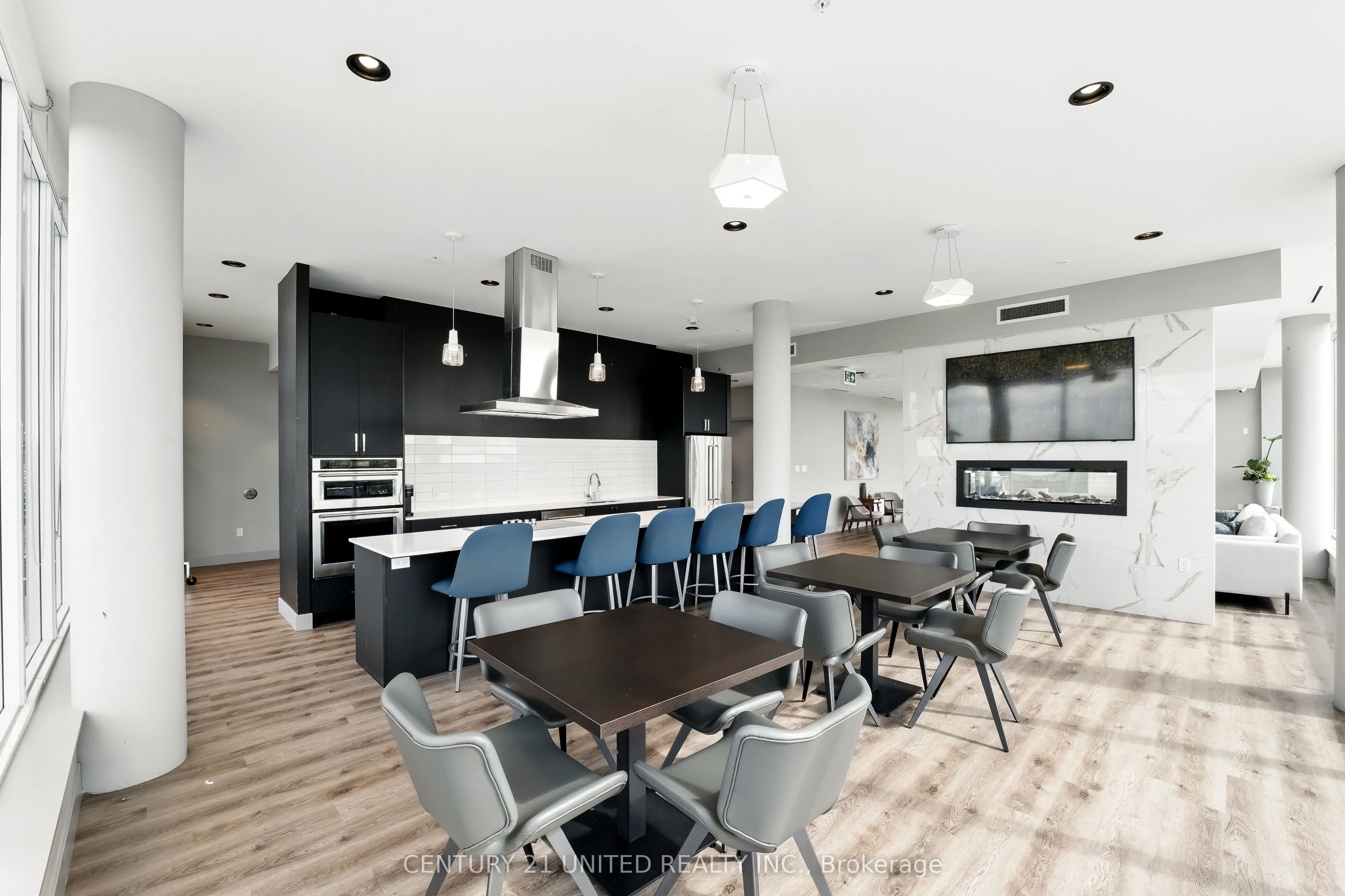 475 George Street N, #202