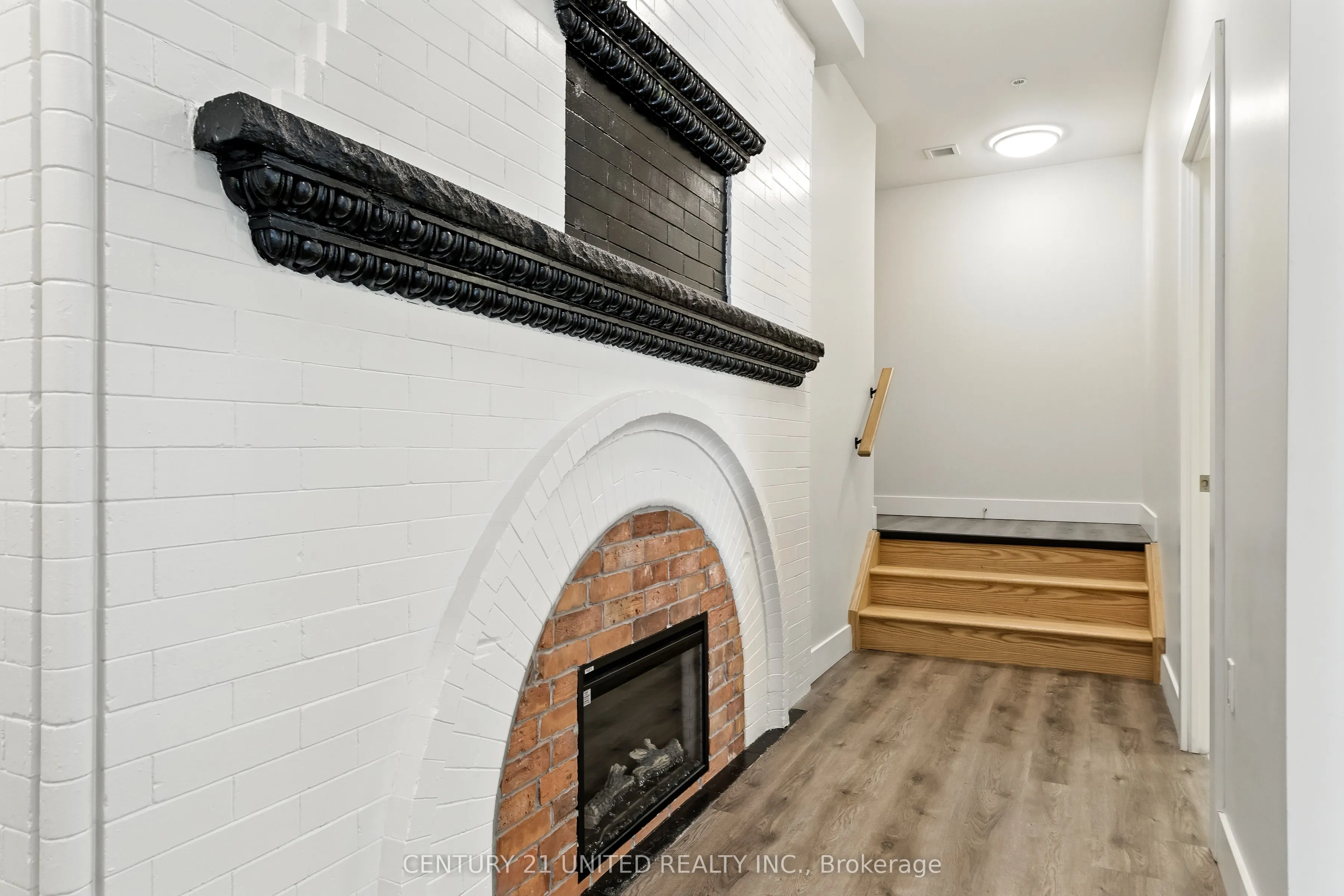 475 George Street N, #202