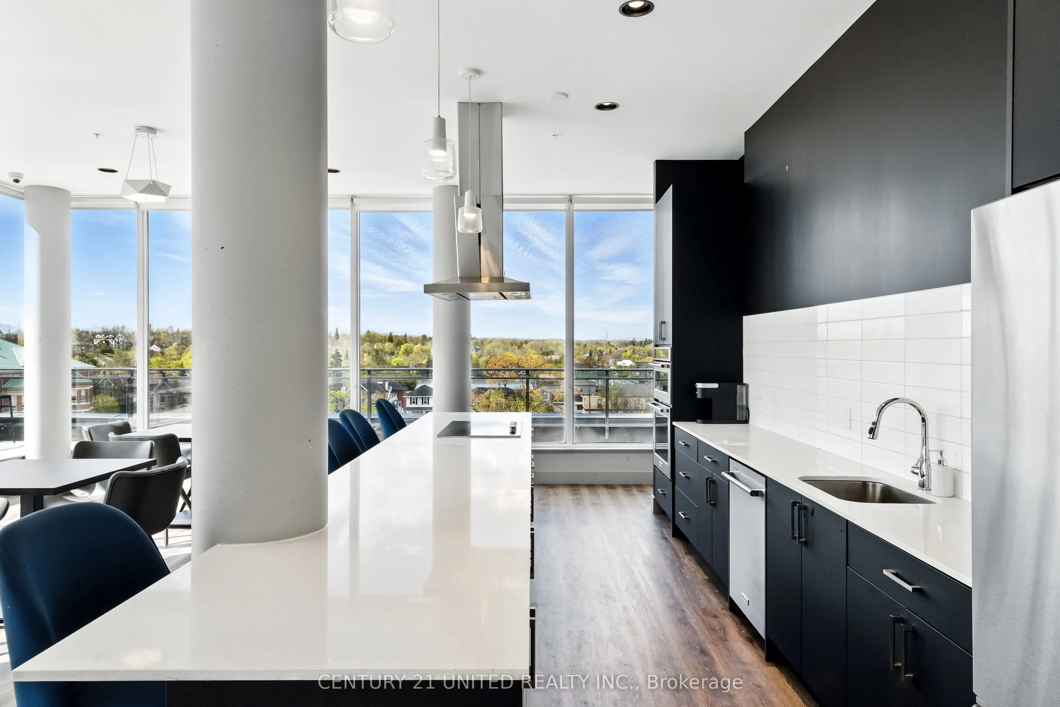 475 George Street N, #202