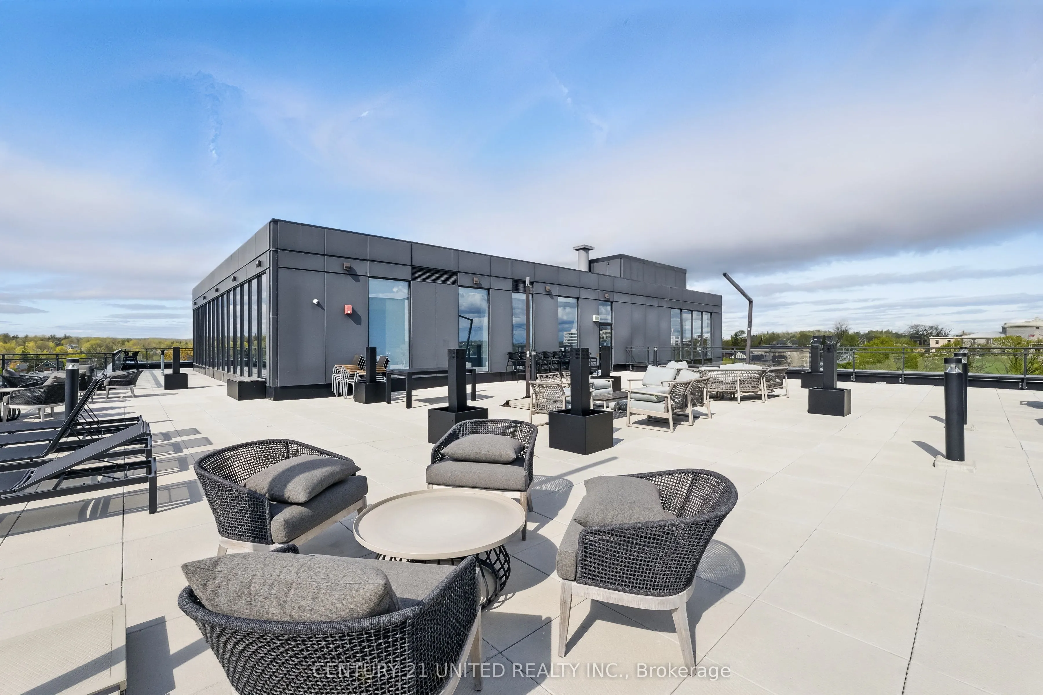 475 George Street N, #202