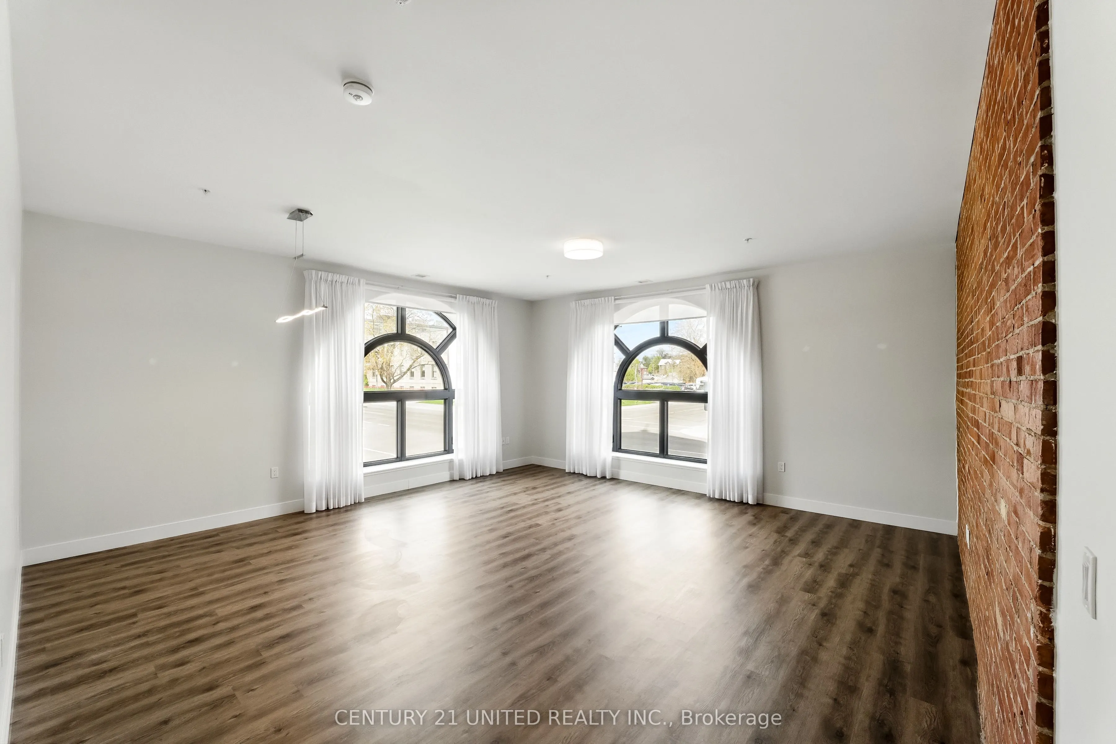 475 George Street N, #202