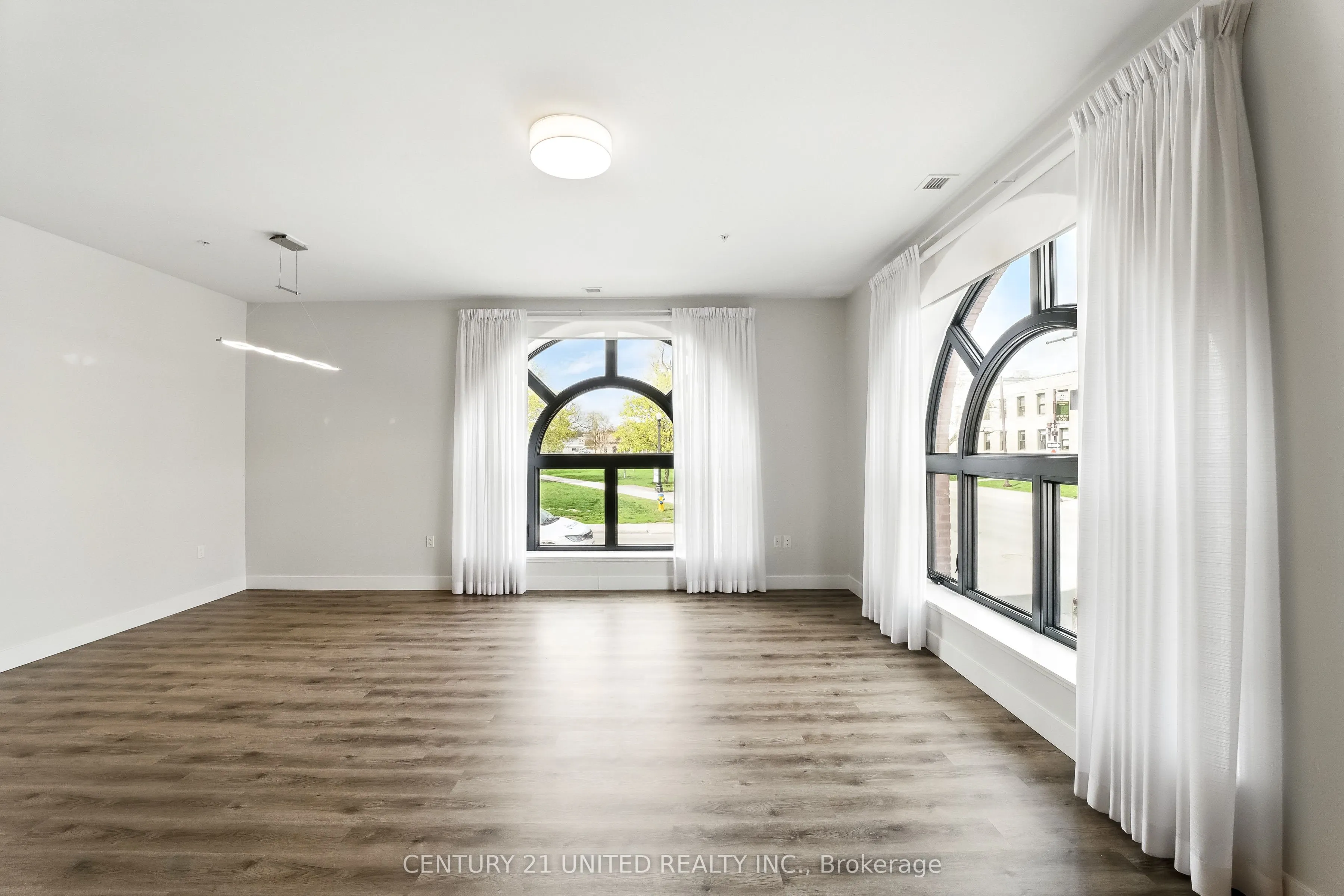 475 George Street N, #202