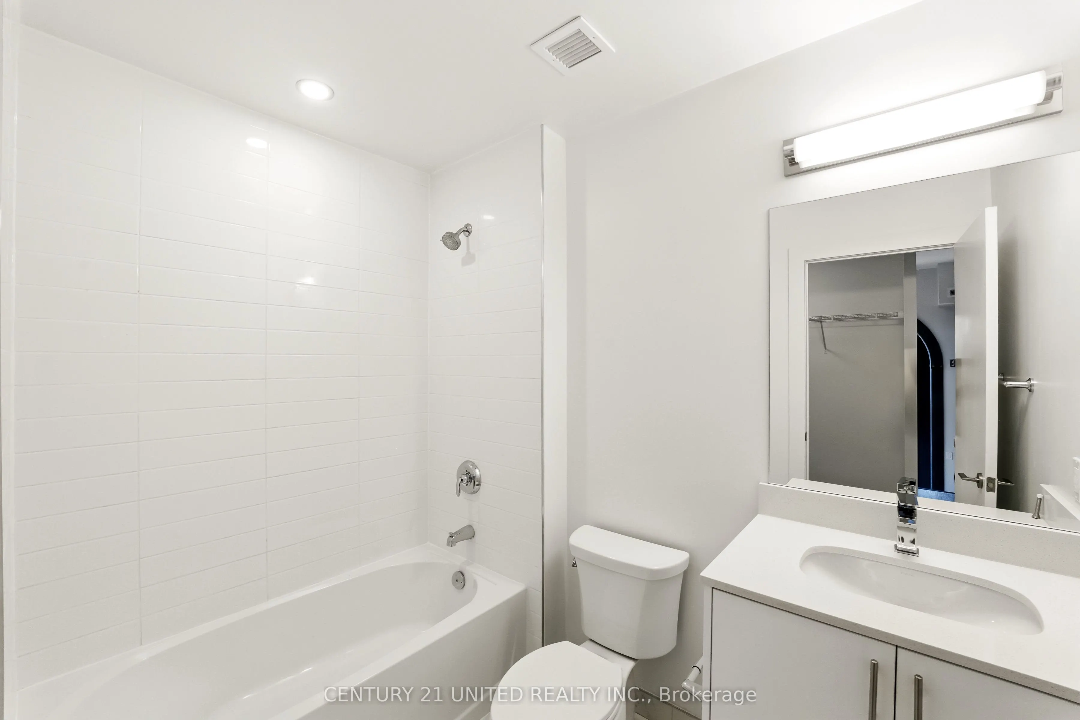 475 George Street N, #201