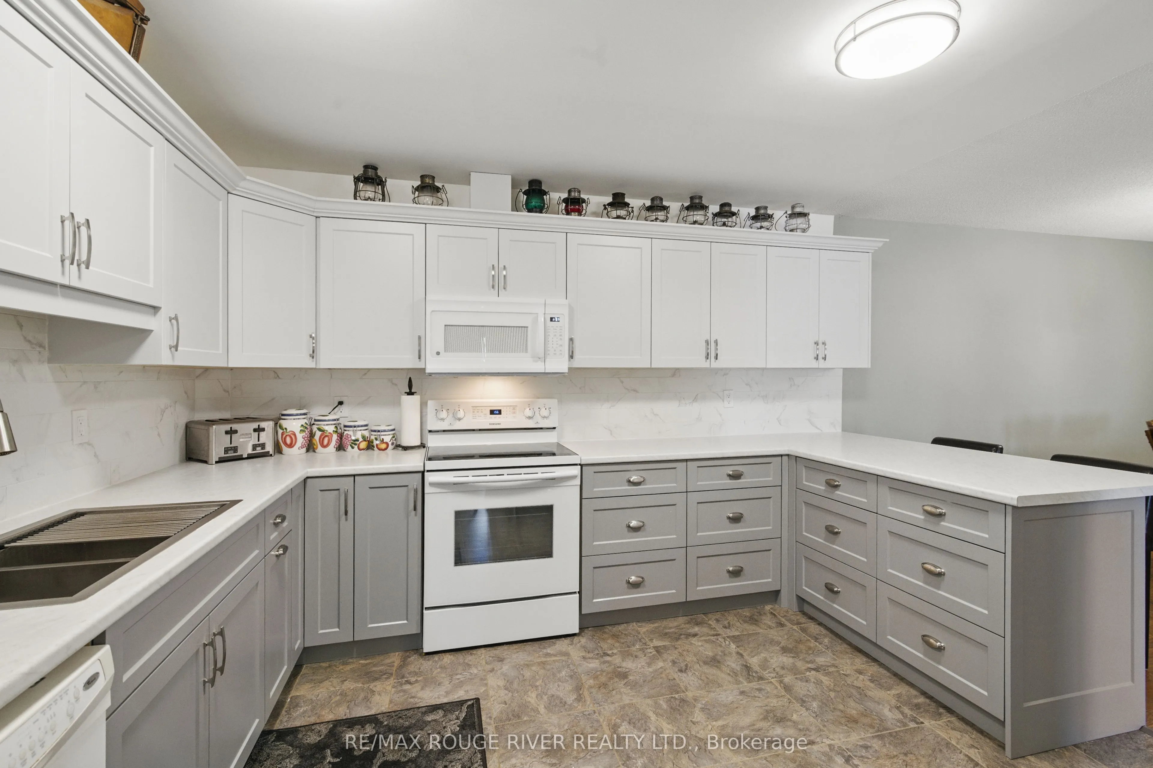 475 Parkhill Road W, #222