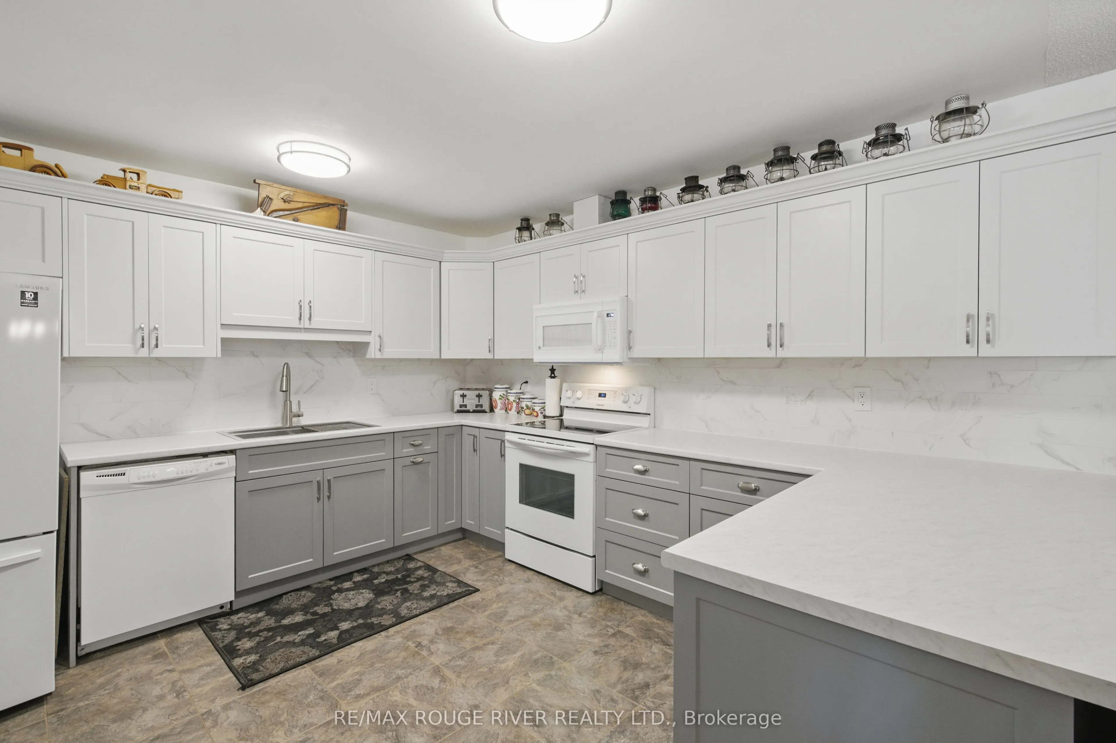 475 Parkhill Road W, #222