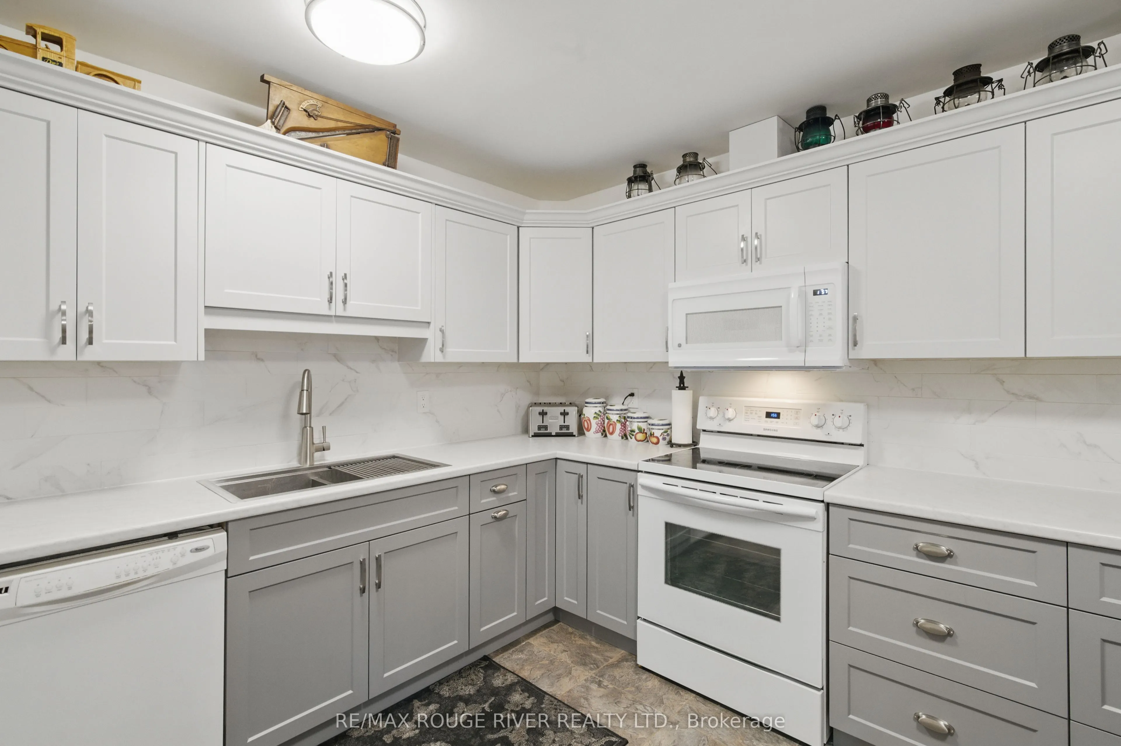 475 Parkhill Road W, #222