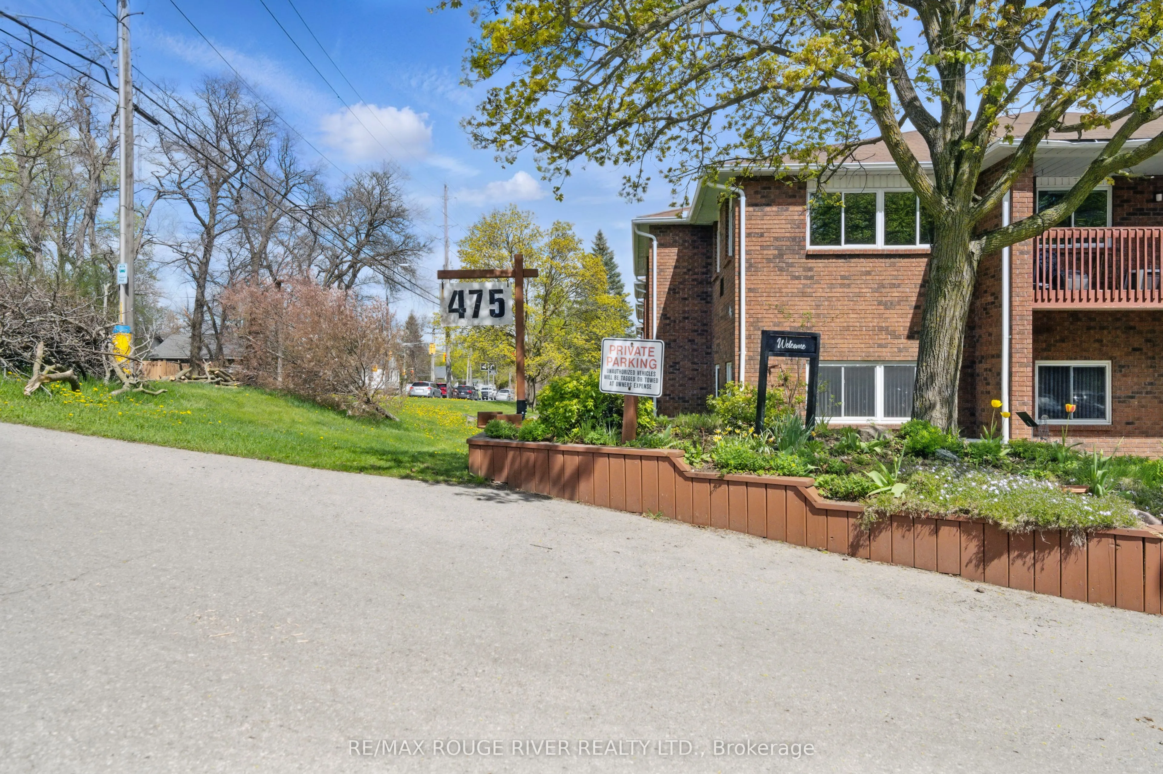 475 Parkhill Road W, #222