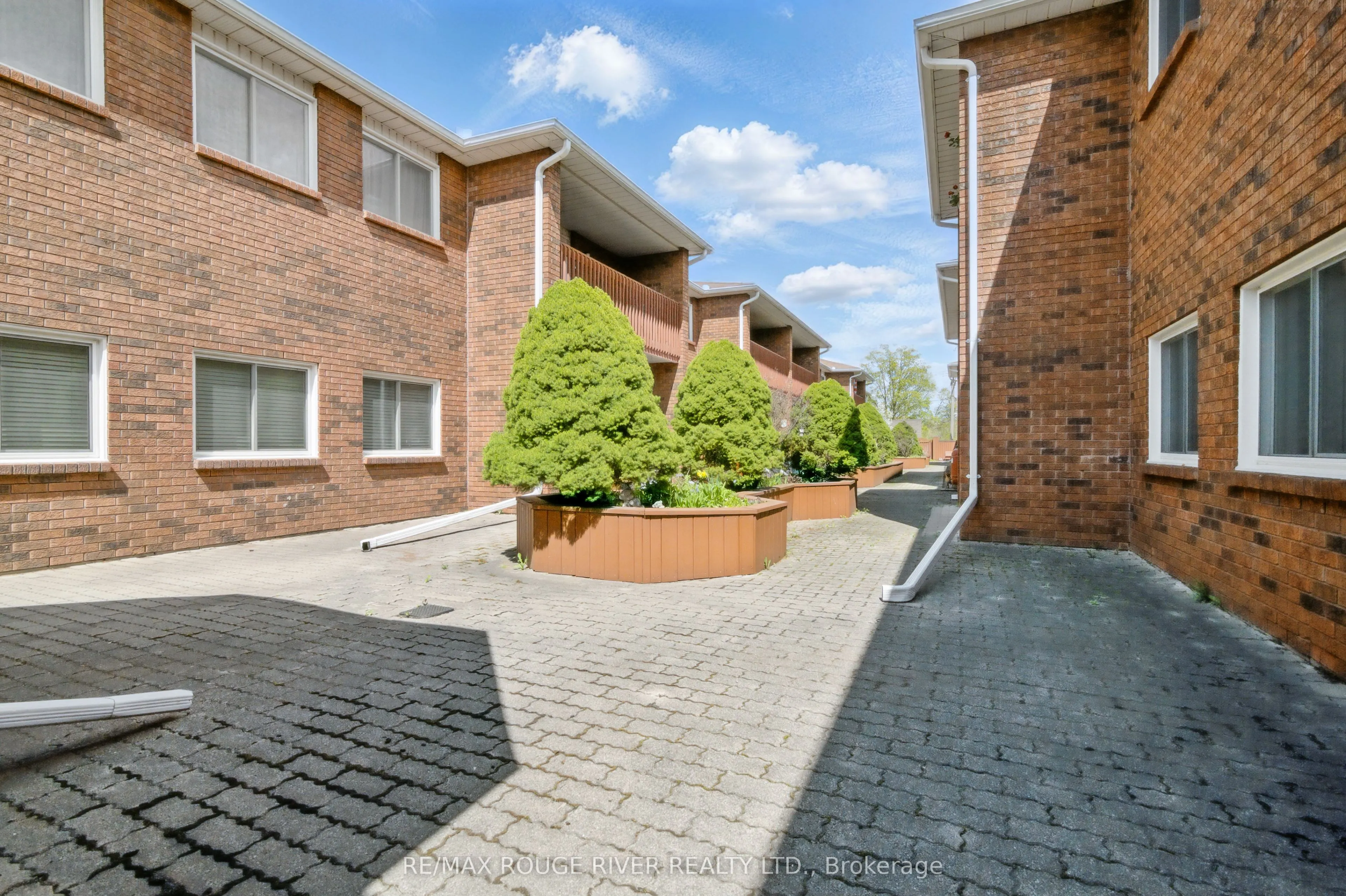 475 Parkhill Road W, #222
