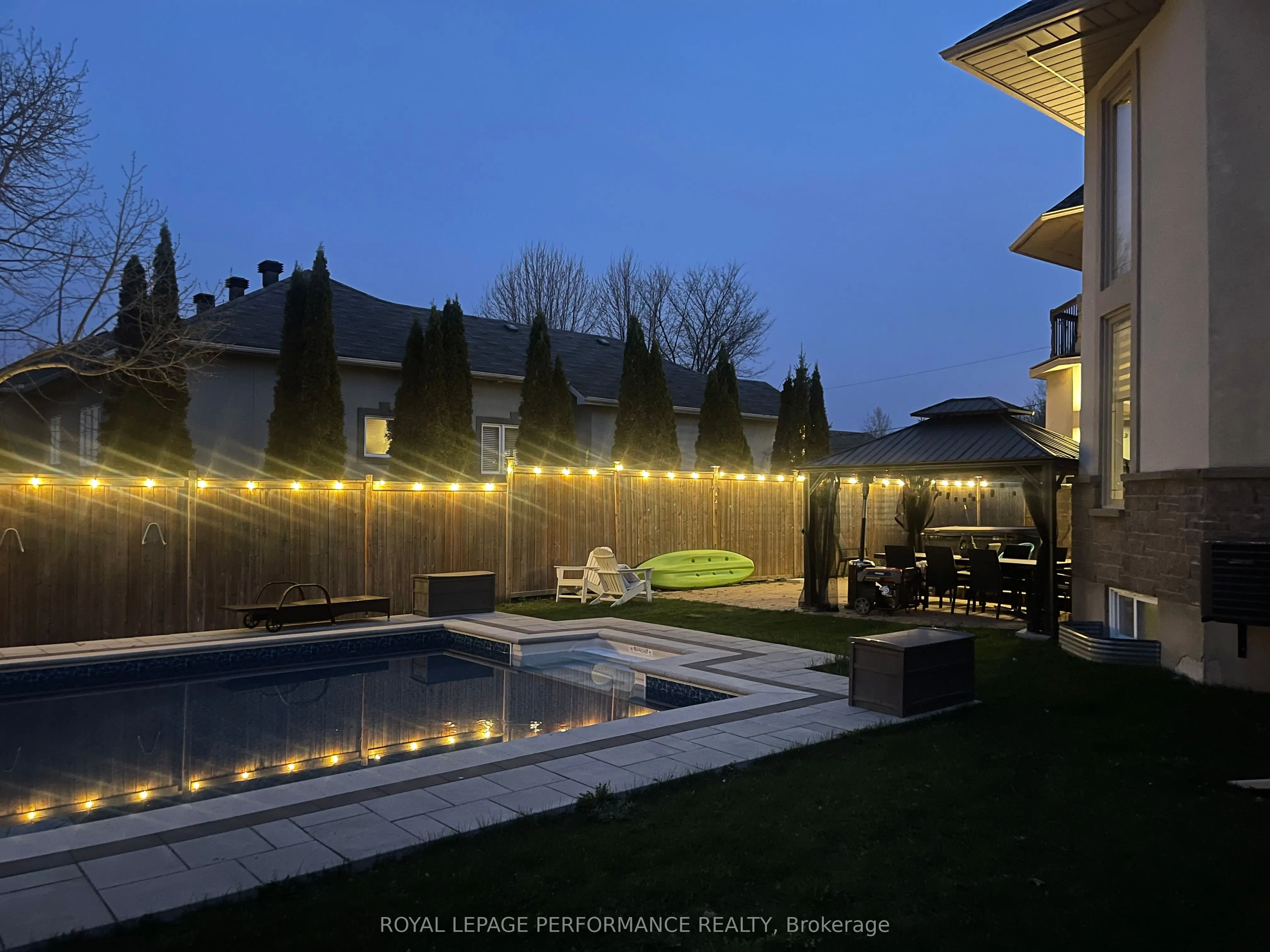 6598 Courtland Grove Crescent