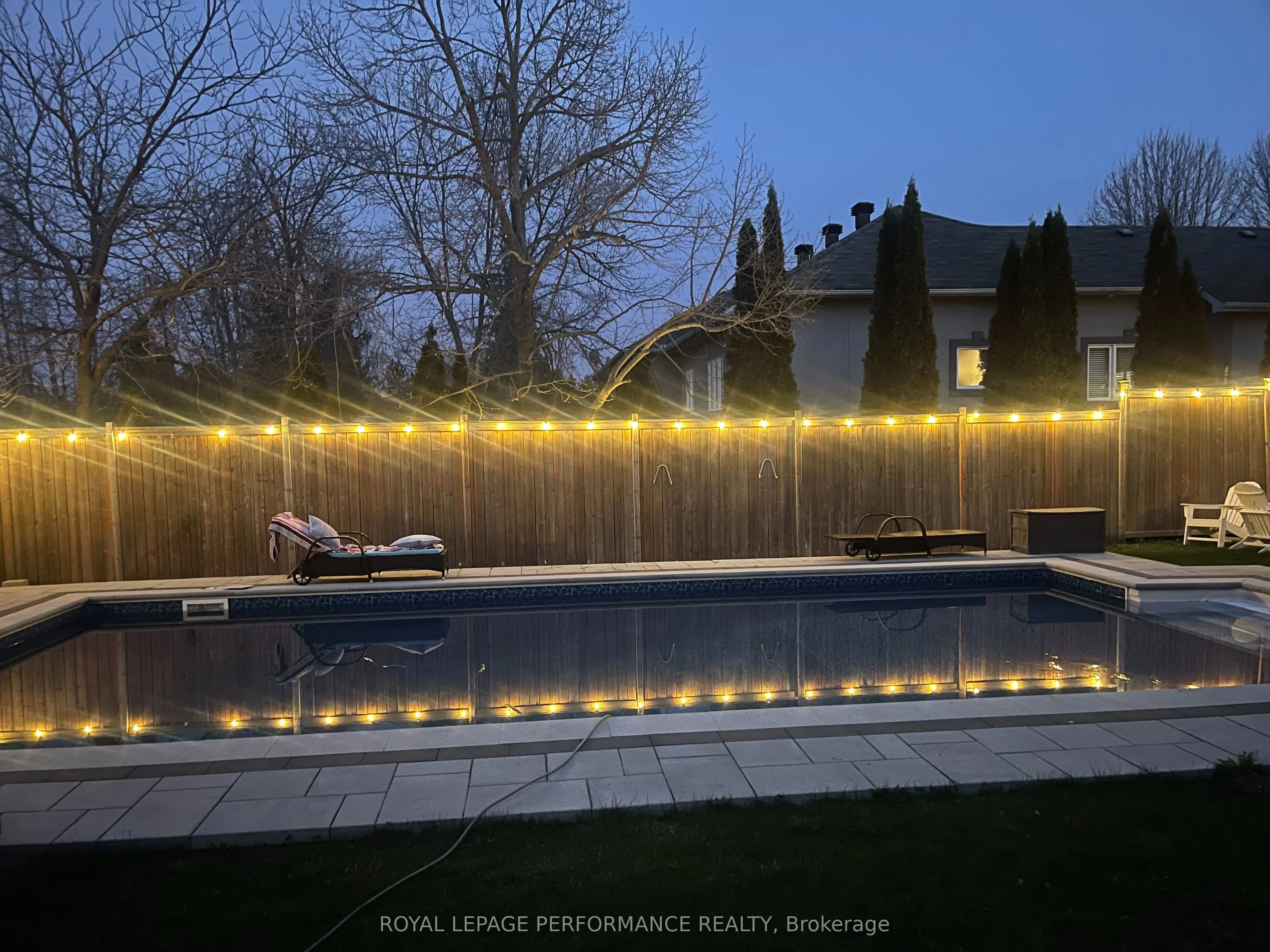 6598 Courtland Grove Crescent