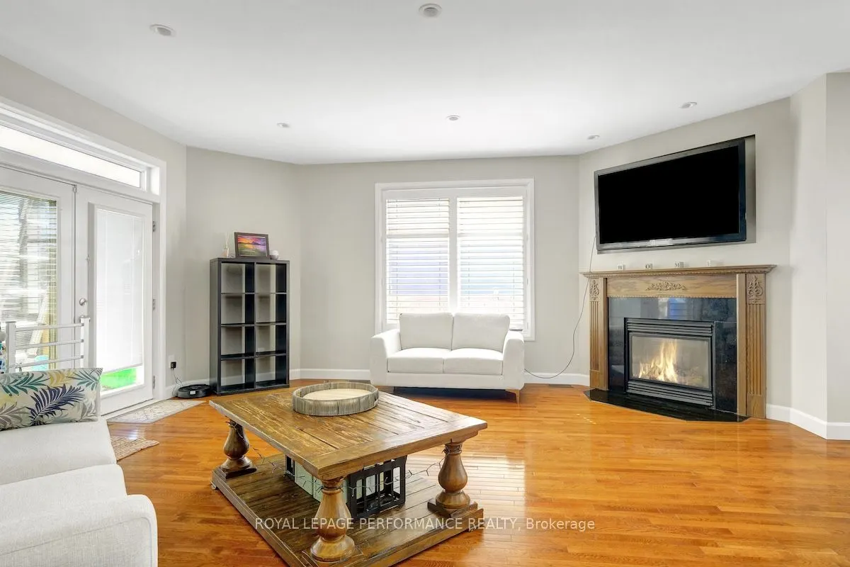 6598 Courtland Grove Crescent