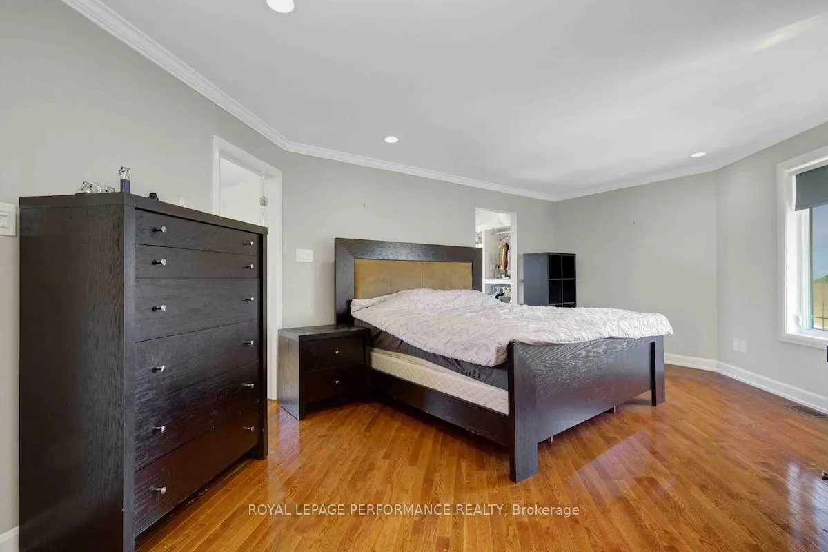 6598 Courtland Grove Crescent