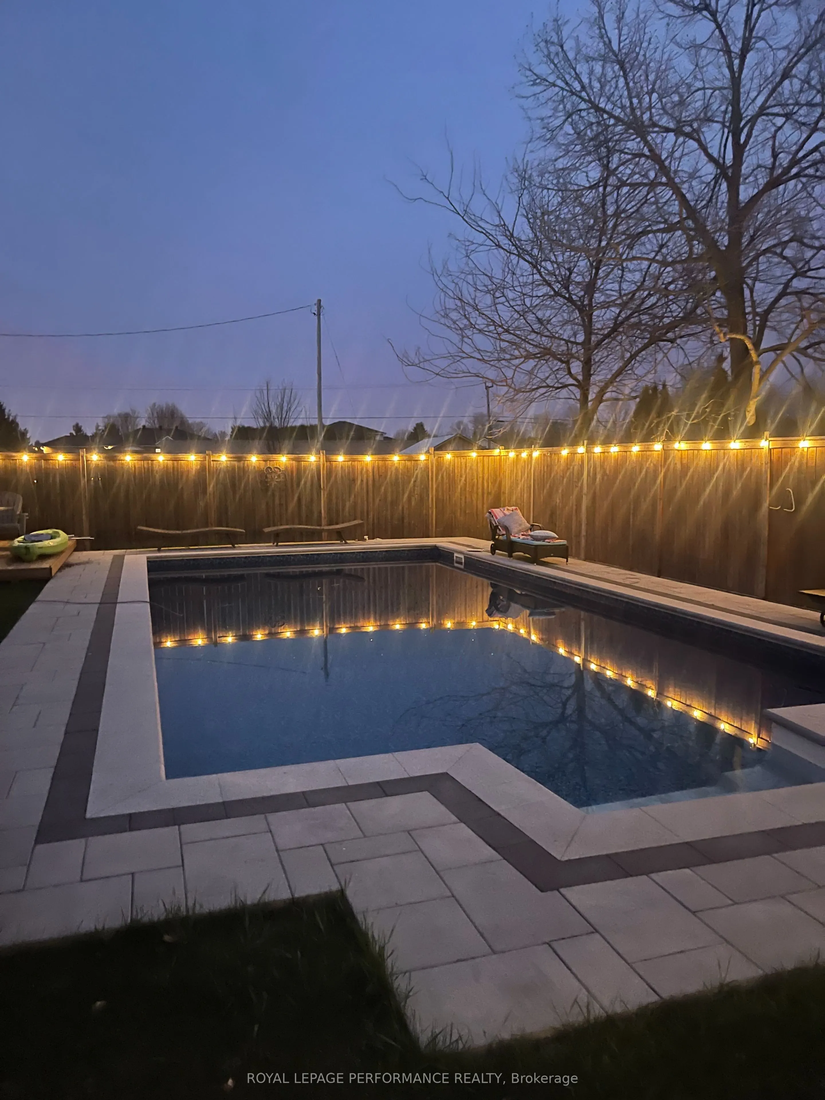 6598 Courtland Grove Crescent