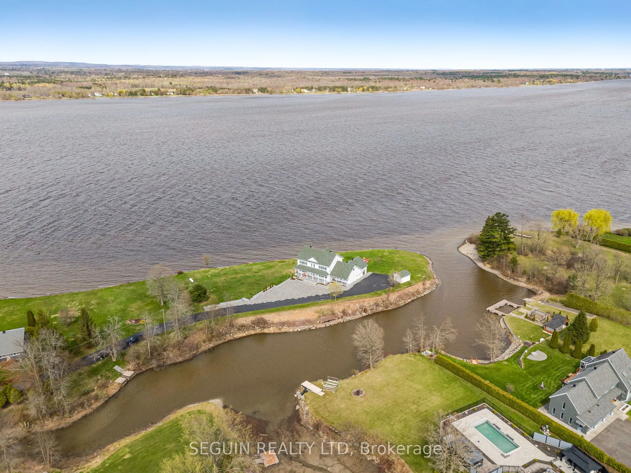 3519 Front Road
