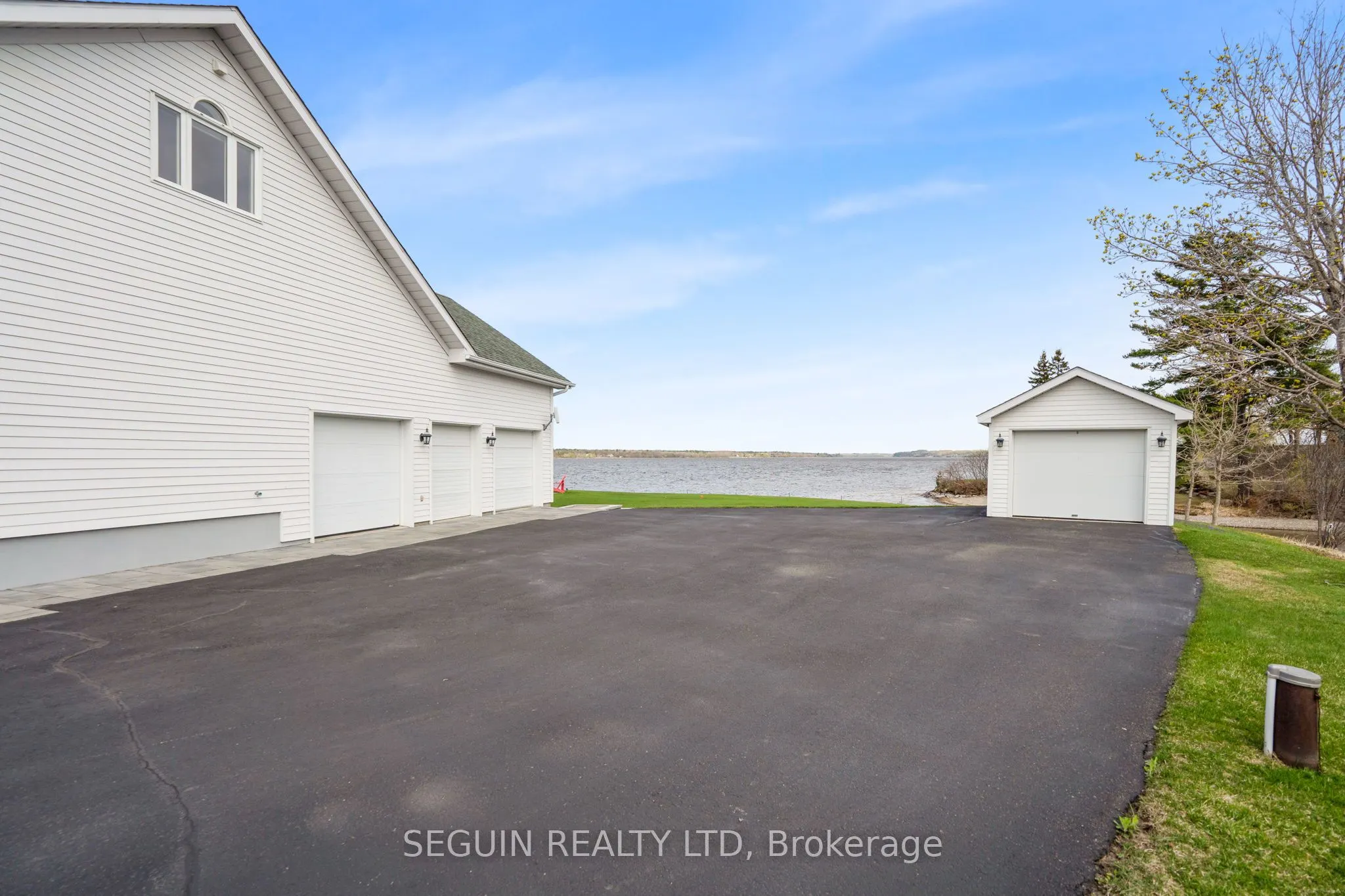 3519 Front Road