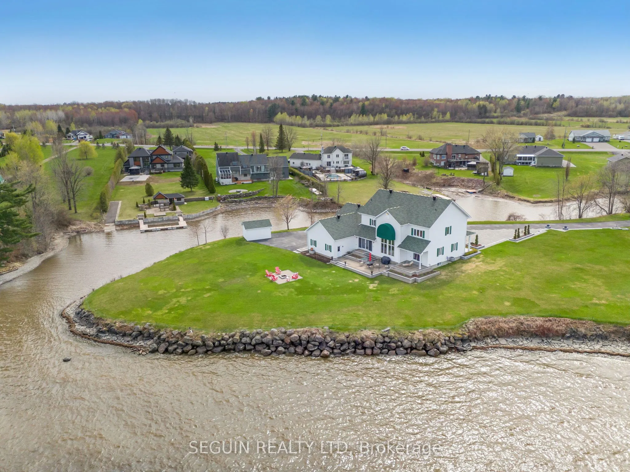3519 Front Road
