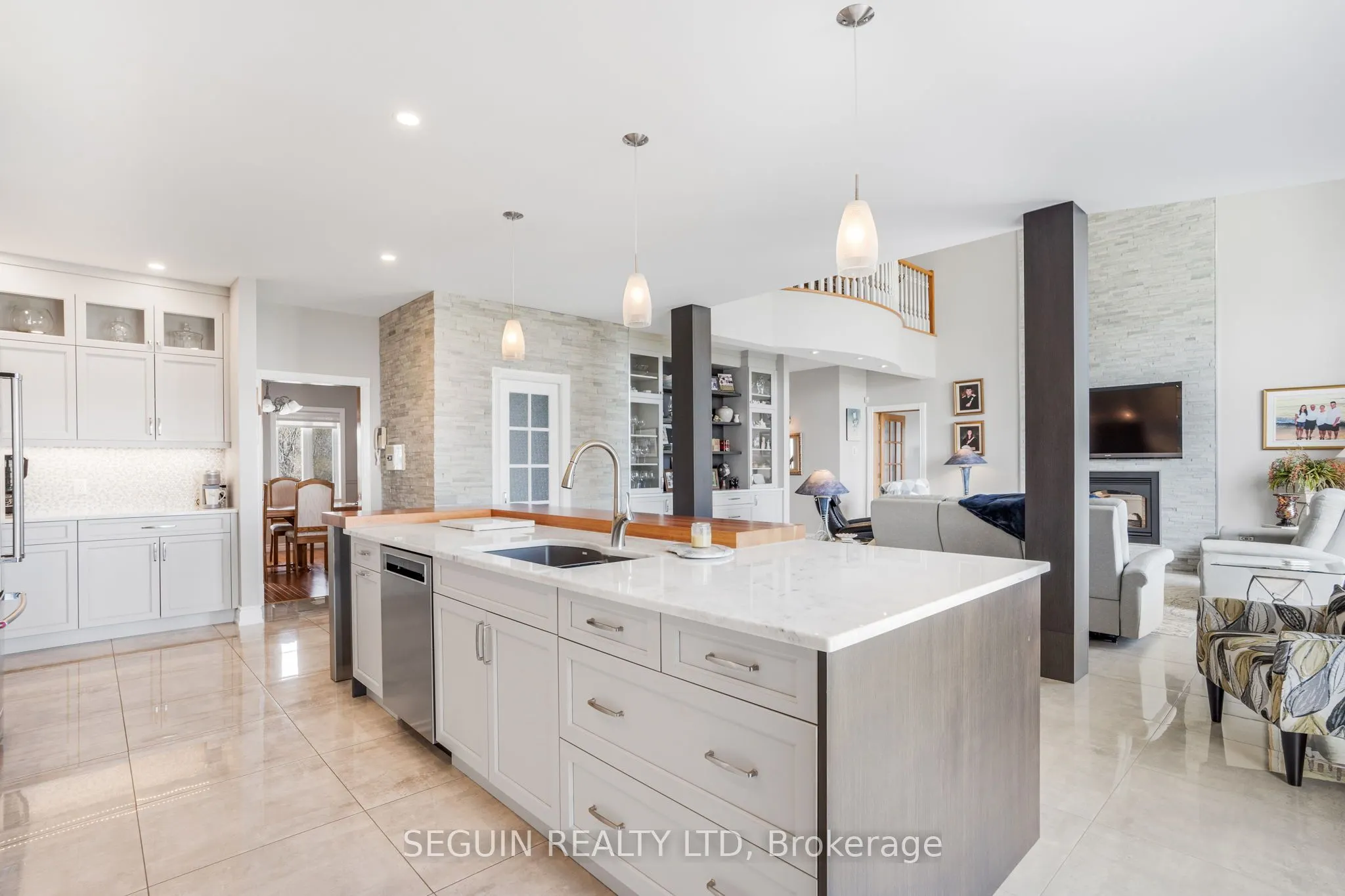 3519 Front Road