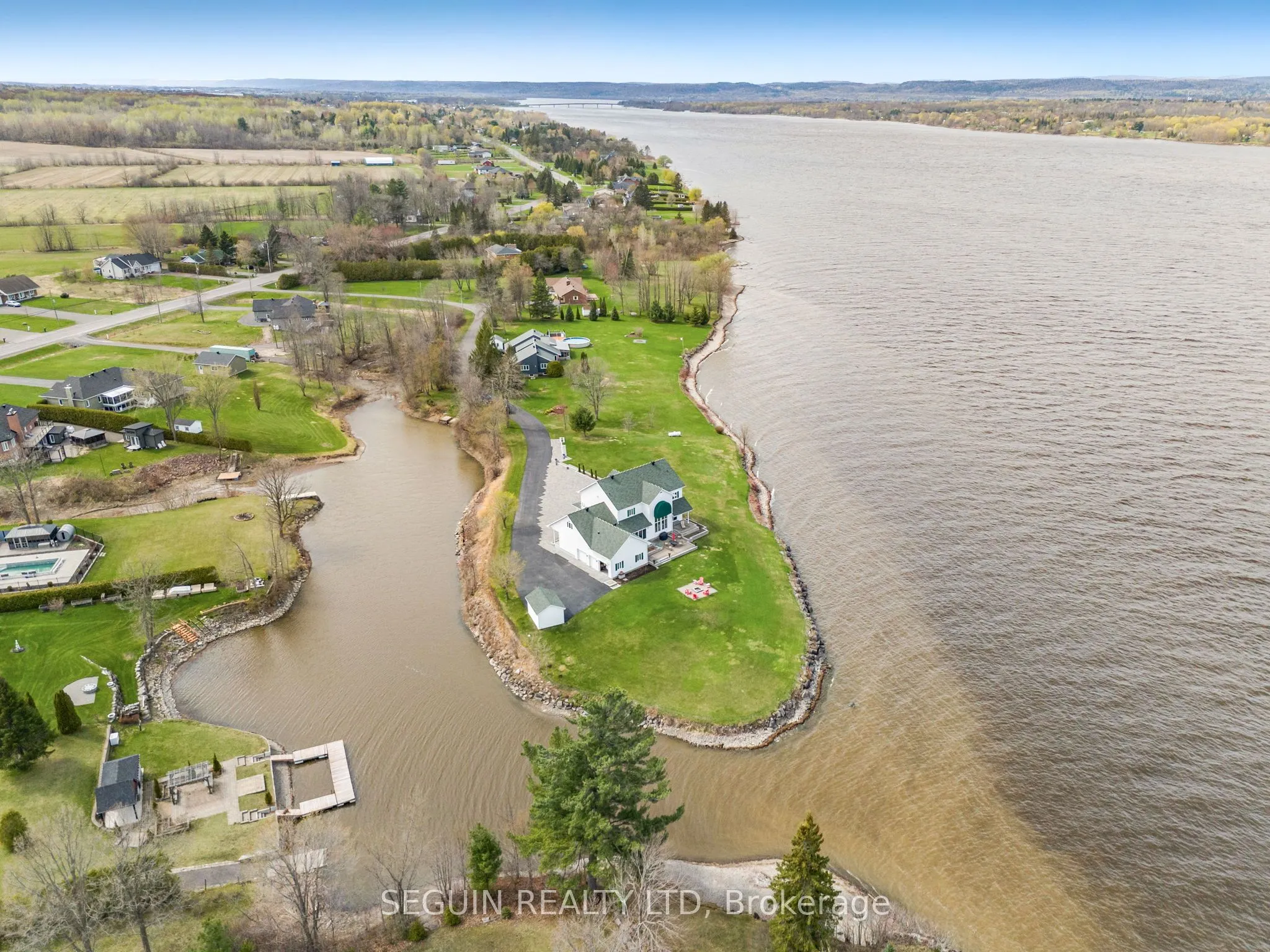 3519 Front Road
