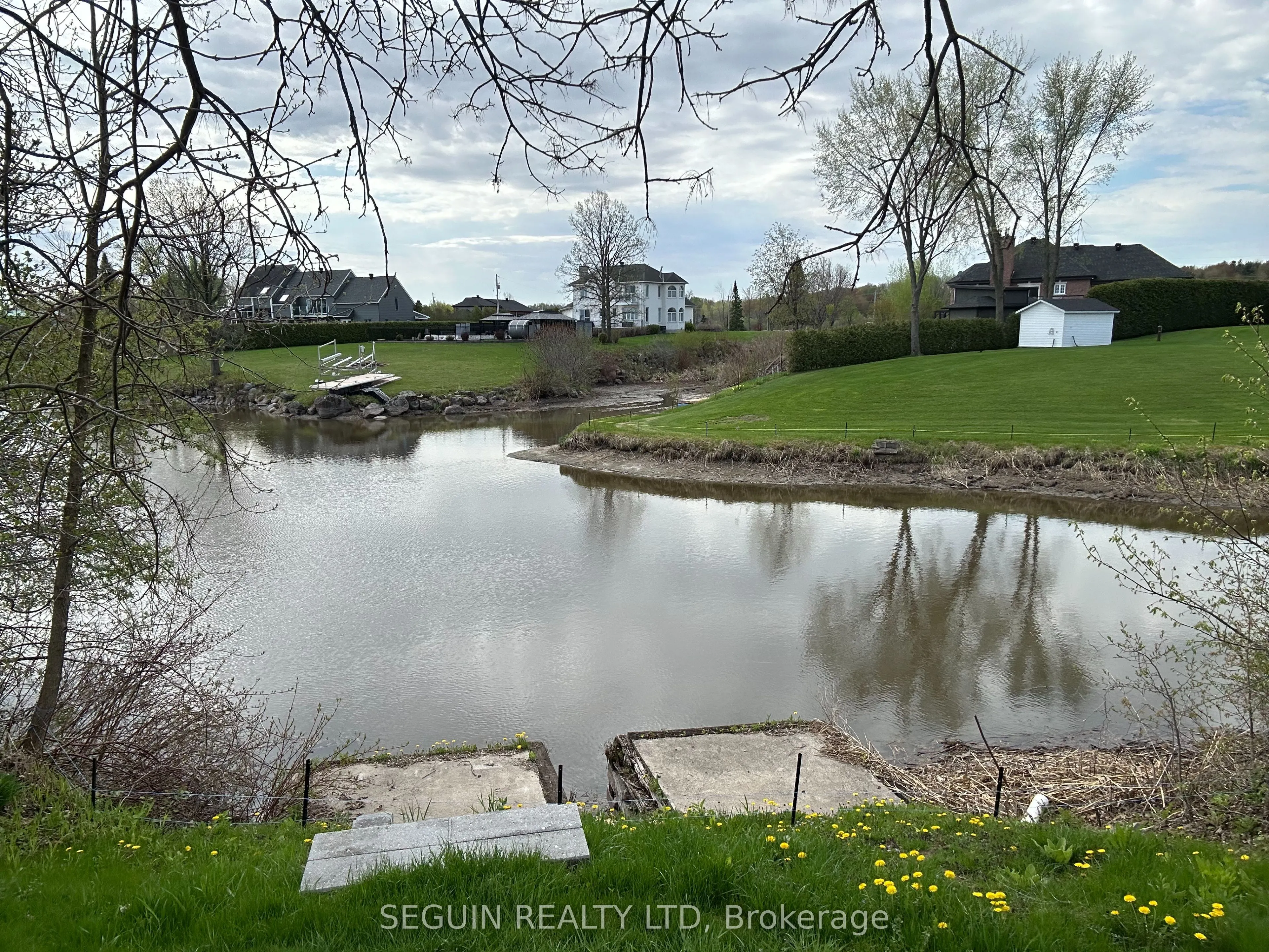 3519 Front Road